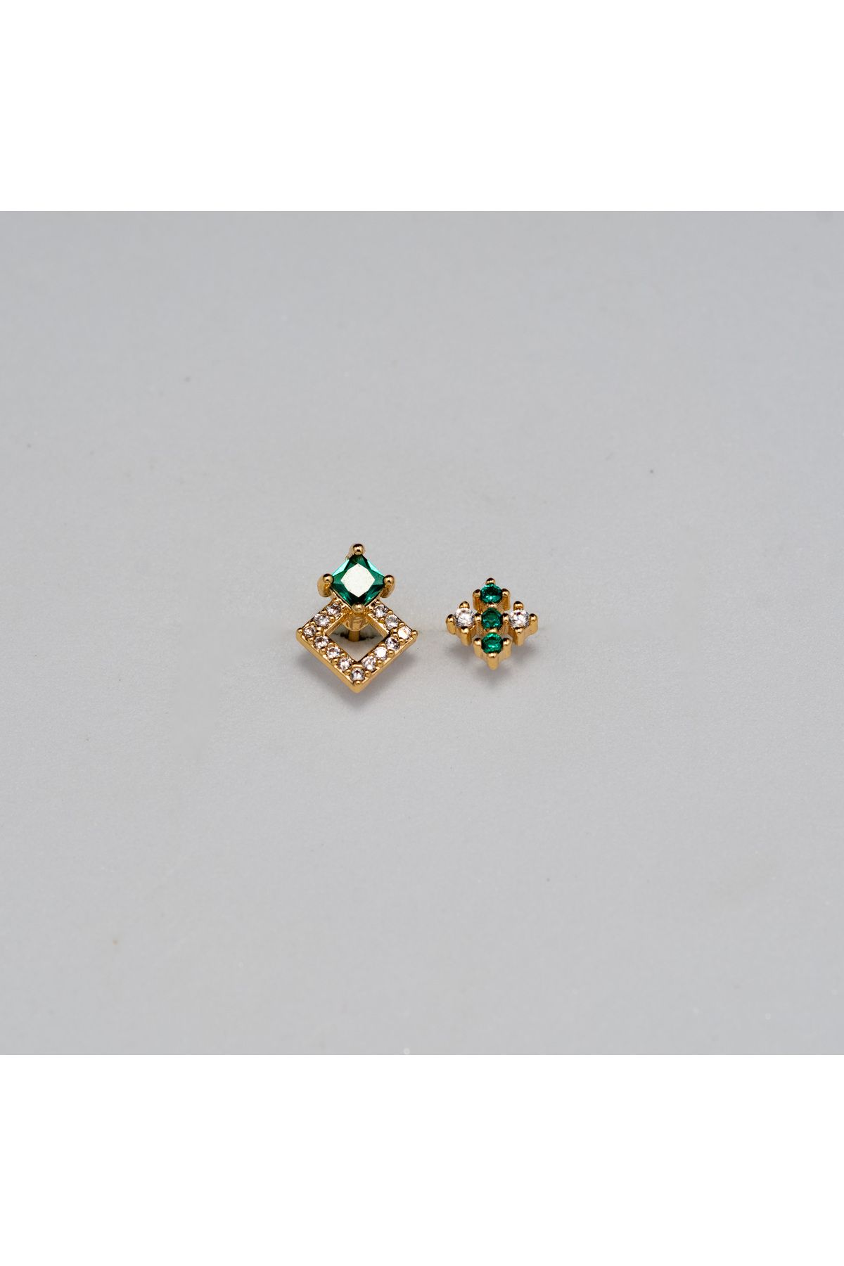 Piercing by Sever KOMBİN YEŞİL ŞEFFAF TAŞLI 2 MODEL ÇELİK PIERCING… ALTIN/GOLD RENKLİ (TARGUS HELIX CONCH FLAT)