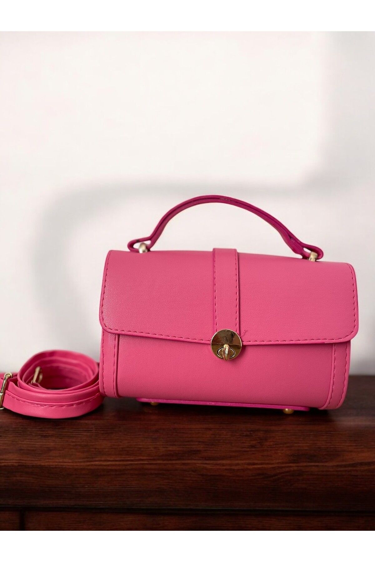 MODA LİMONBAGG PEMBE KÜÇÜK BOY ÇITÇIT KAPAMALI KADIN OMUZ ASKILI KOL VE EL ÇANTASI