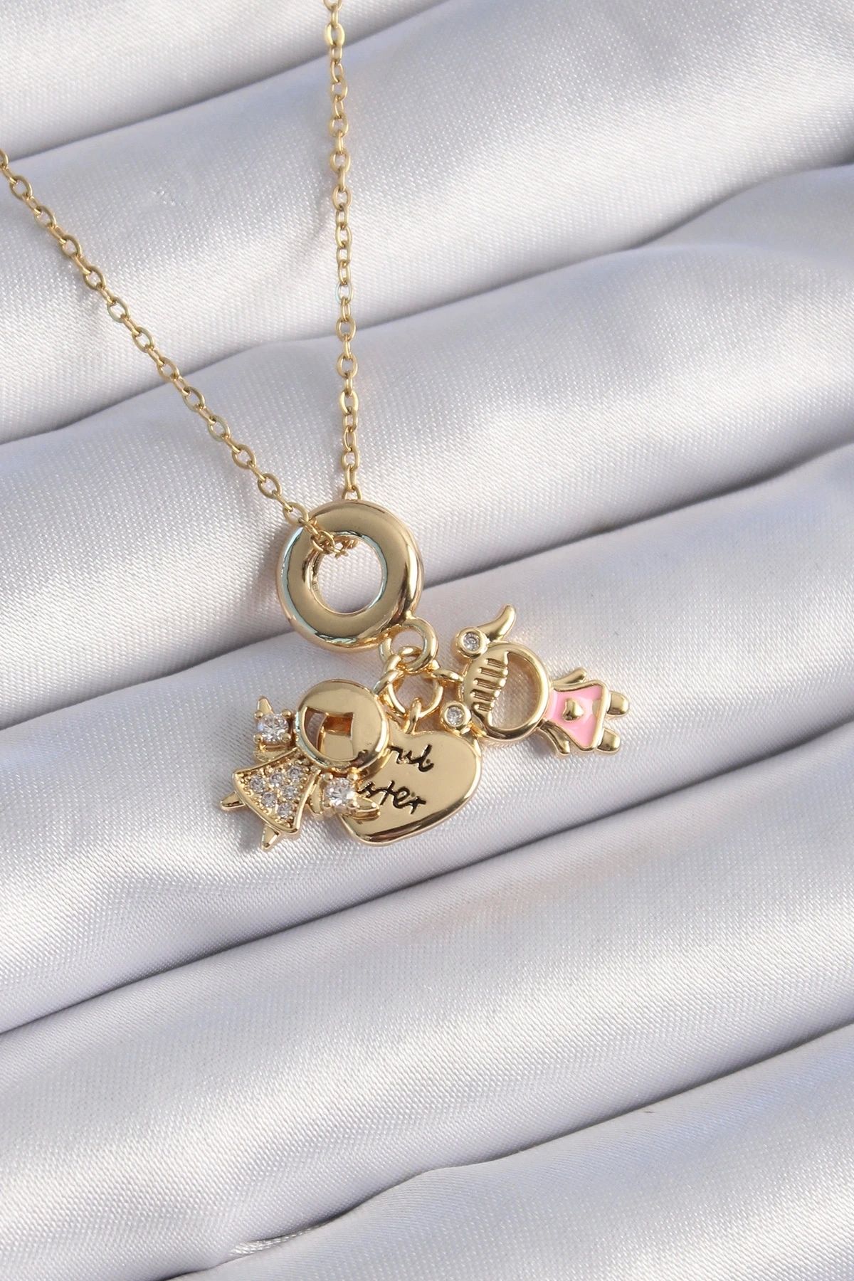 STOREMAX 316L Çelik Gold Renk Zirkon Taş Detay Çocuk Figür Charm Model Kadın Kolye