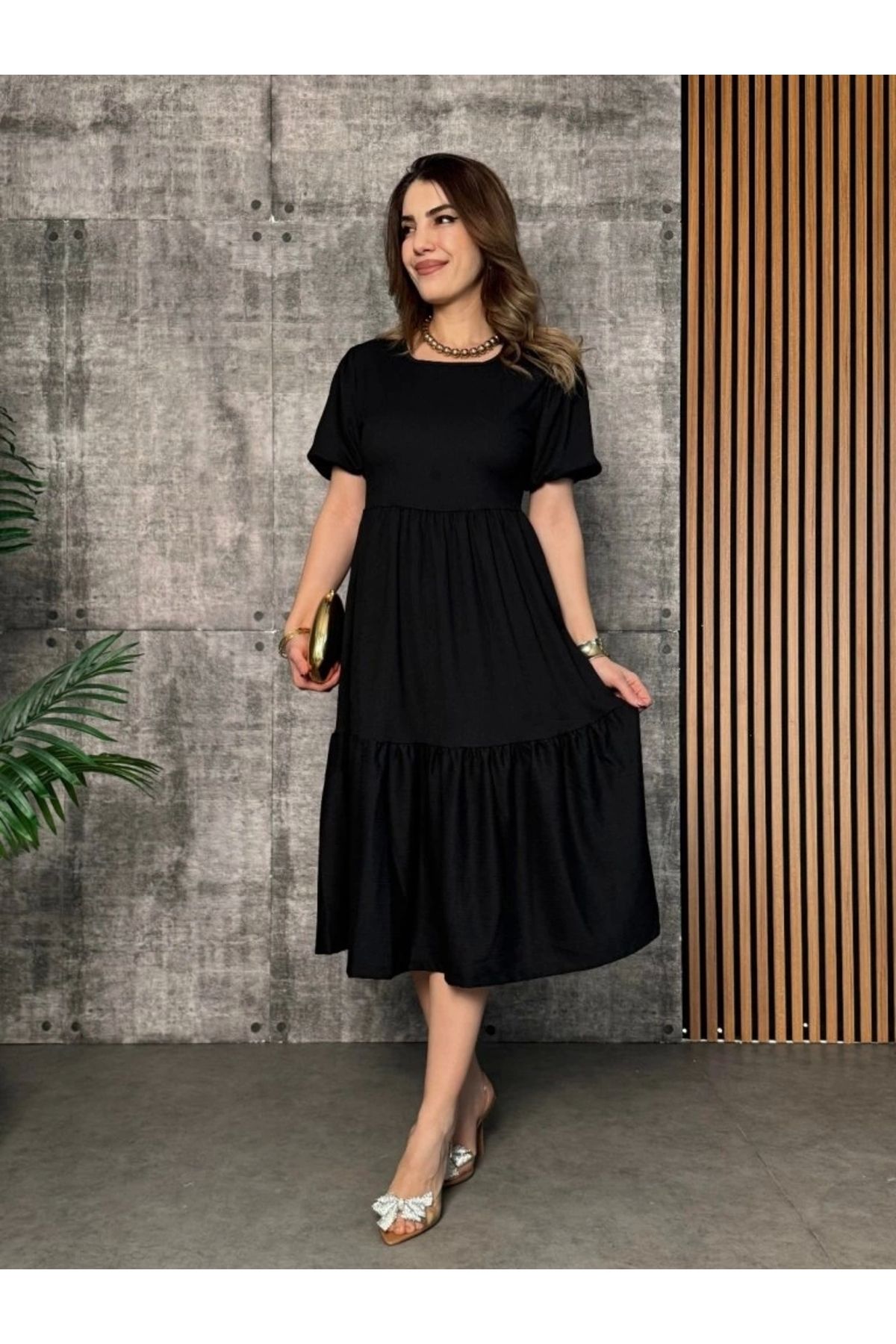 Butik Kadın Kısa Kollu Yakası Açık Katlı Bürümcük Balon Elbise