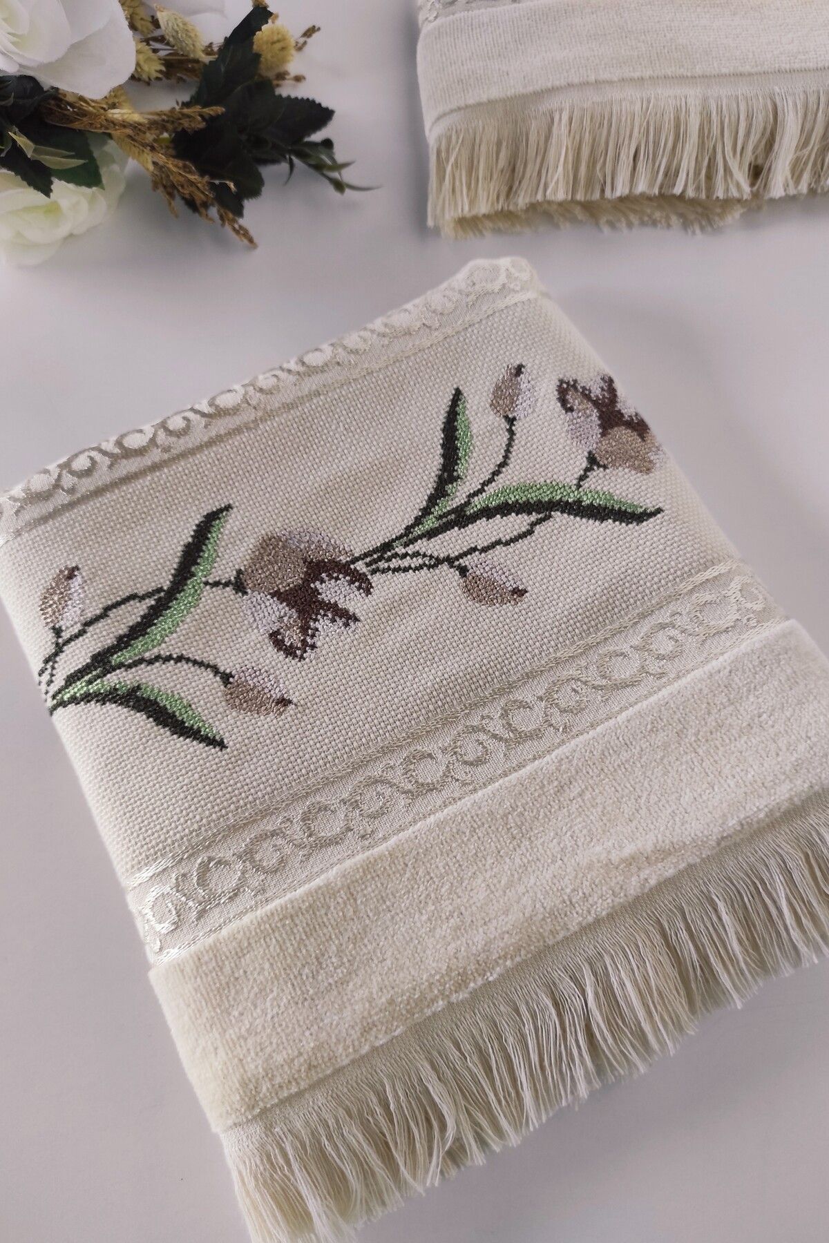 Sevim Etamin Nakışlı Jakarlı Kadife El Yüz Havlusu - 50x90 cm- Kapuçino