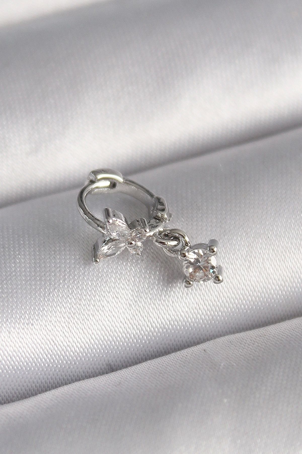 STOREMAX 316L Çelik Gümüş Renk Zirkon Taşlı Kelebek Model Sallantı Detay Tragus Piercing