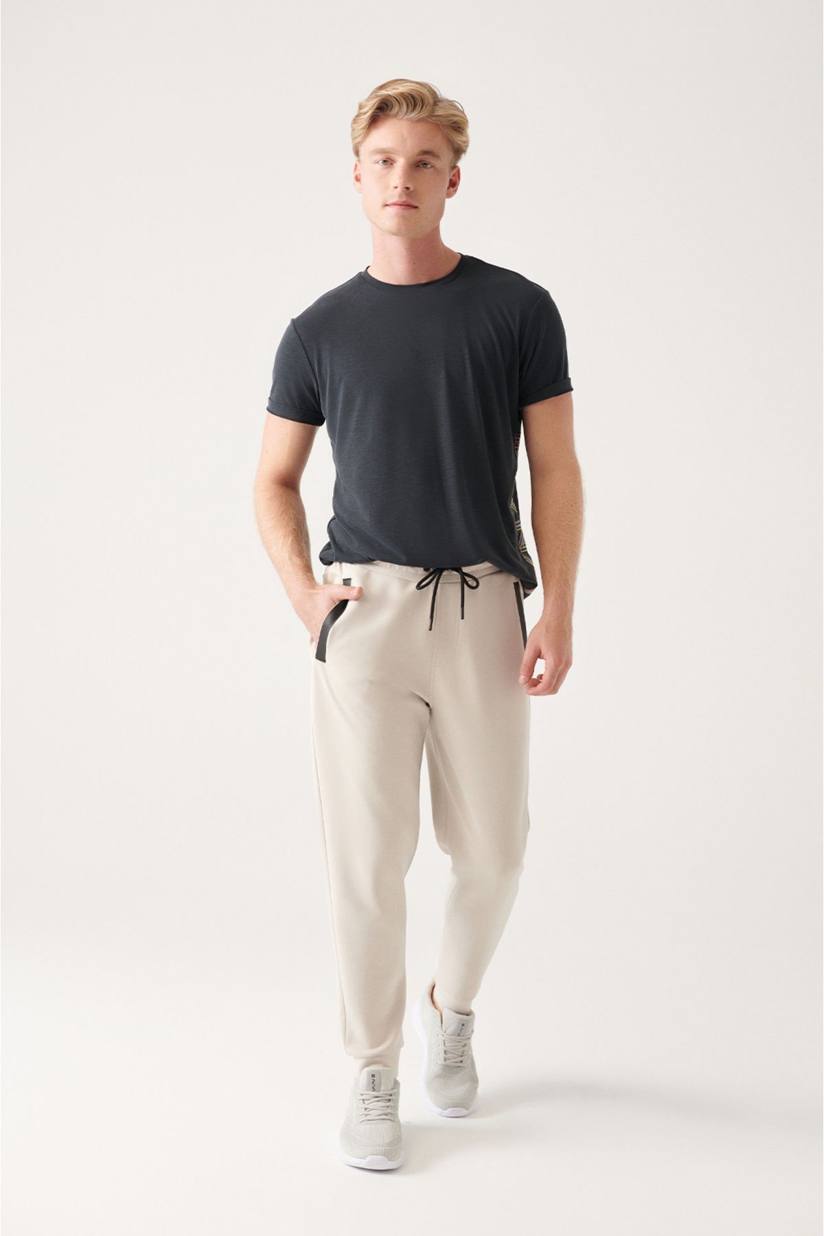 Avva-Pantaloni de trening pentru bărbați Ecru - Soft Touch, șireturi în talie și picioare elastice A31y3407 1
