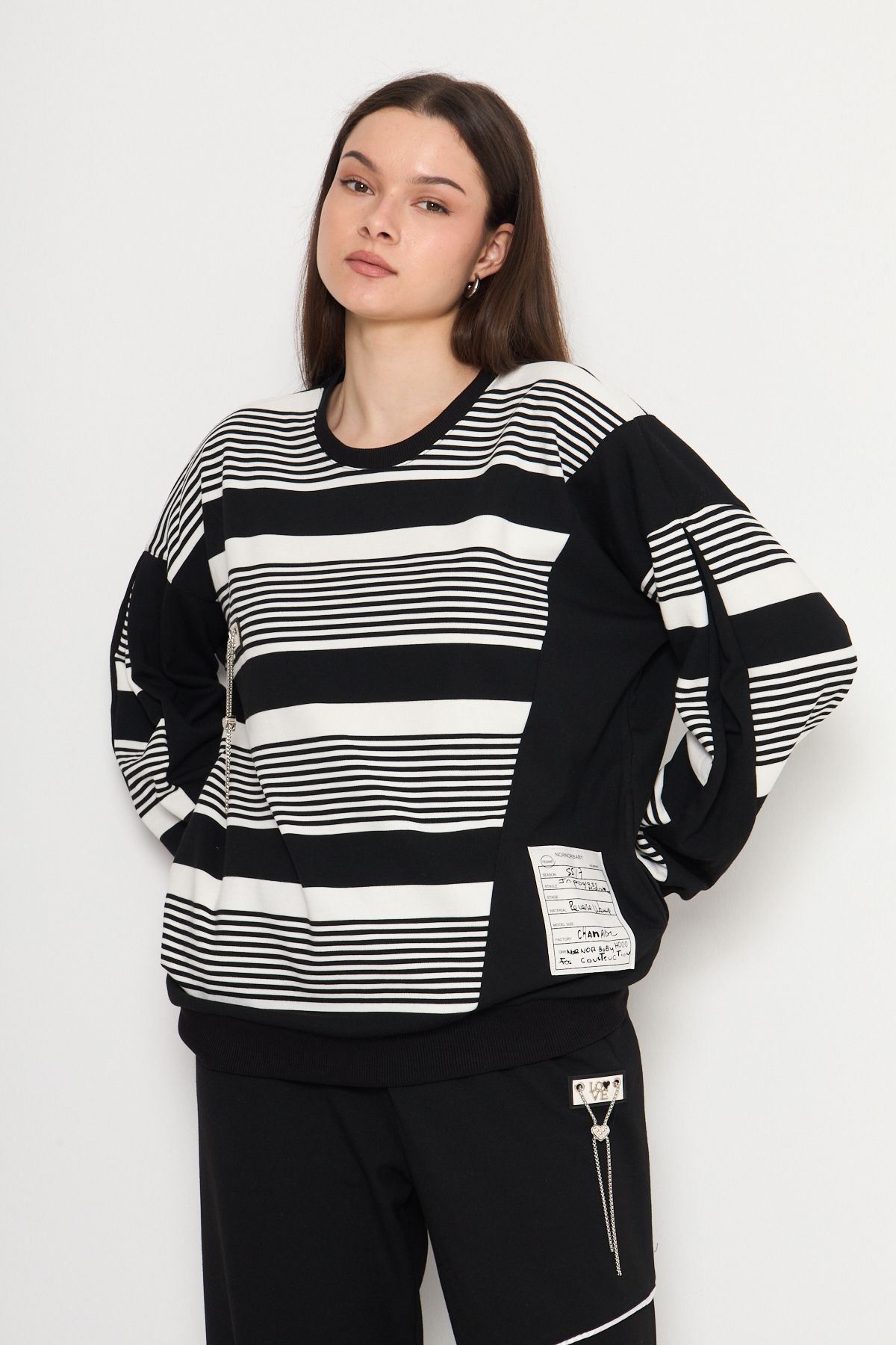 MODA Siyah Love Aksesuar Detaylı Çizgili Bisiklet Yaka Sweatshirt-Eşofman Kadın Eşofman Takımı