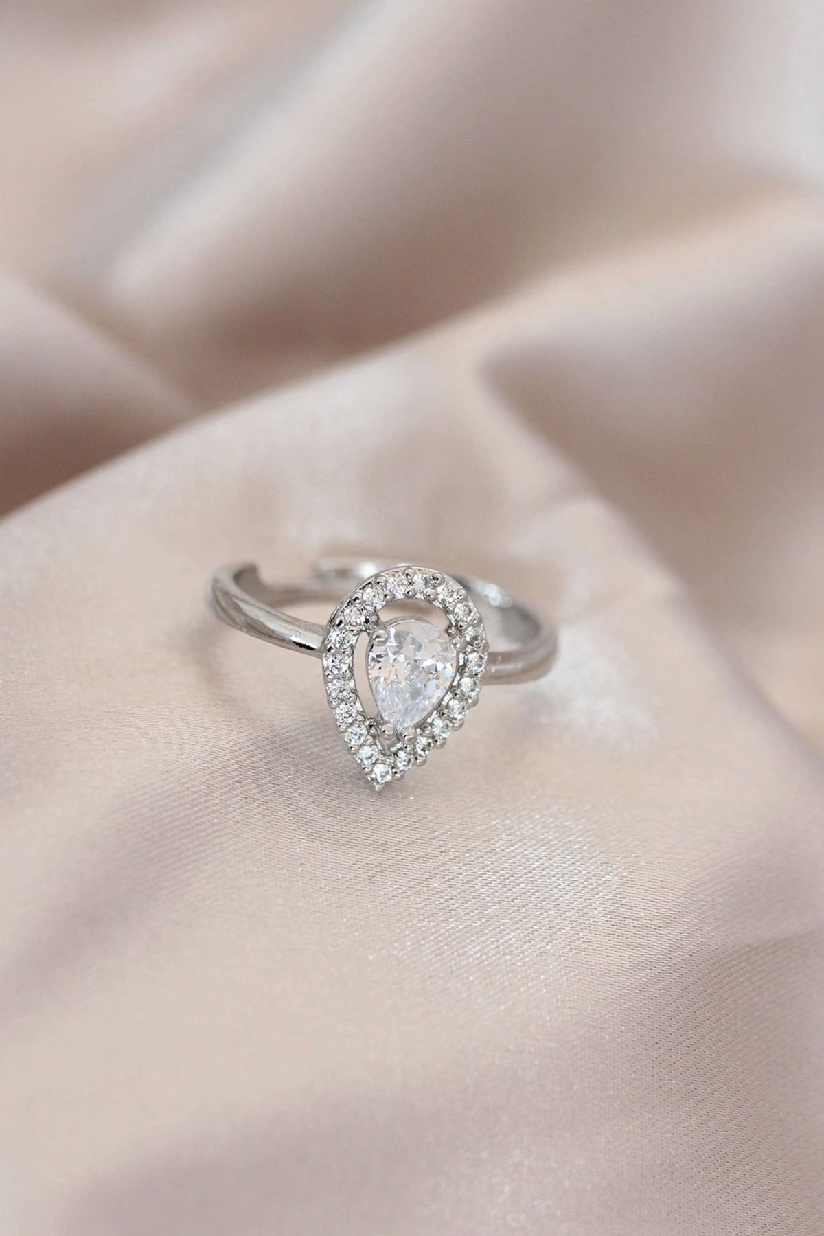 STOREMAX Ayarlamalı Silver Renk Metal Zirkon ve Kristal Taşlı Damla Model Yüzük