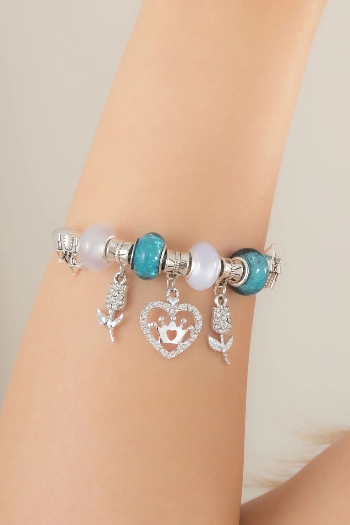 Arbu Diamonds Çelik ç Lale ve Taçlı Kalp Figürlü Charm Bileklik – Zarafetin ve Anlamın Buluştuğu Nokta!