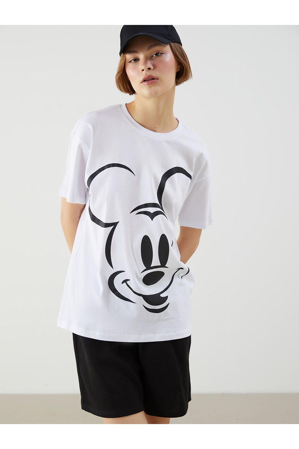 LC Waikiki Bisiklet Yaka Mickey Mouse Baskılı Kadın Tişört