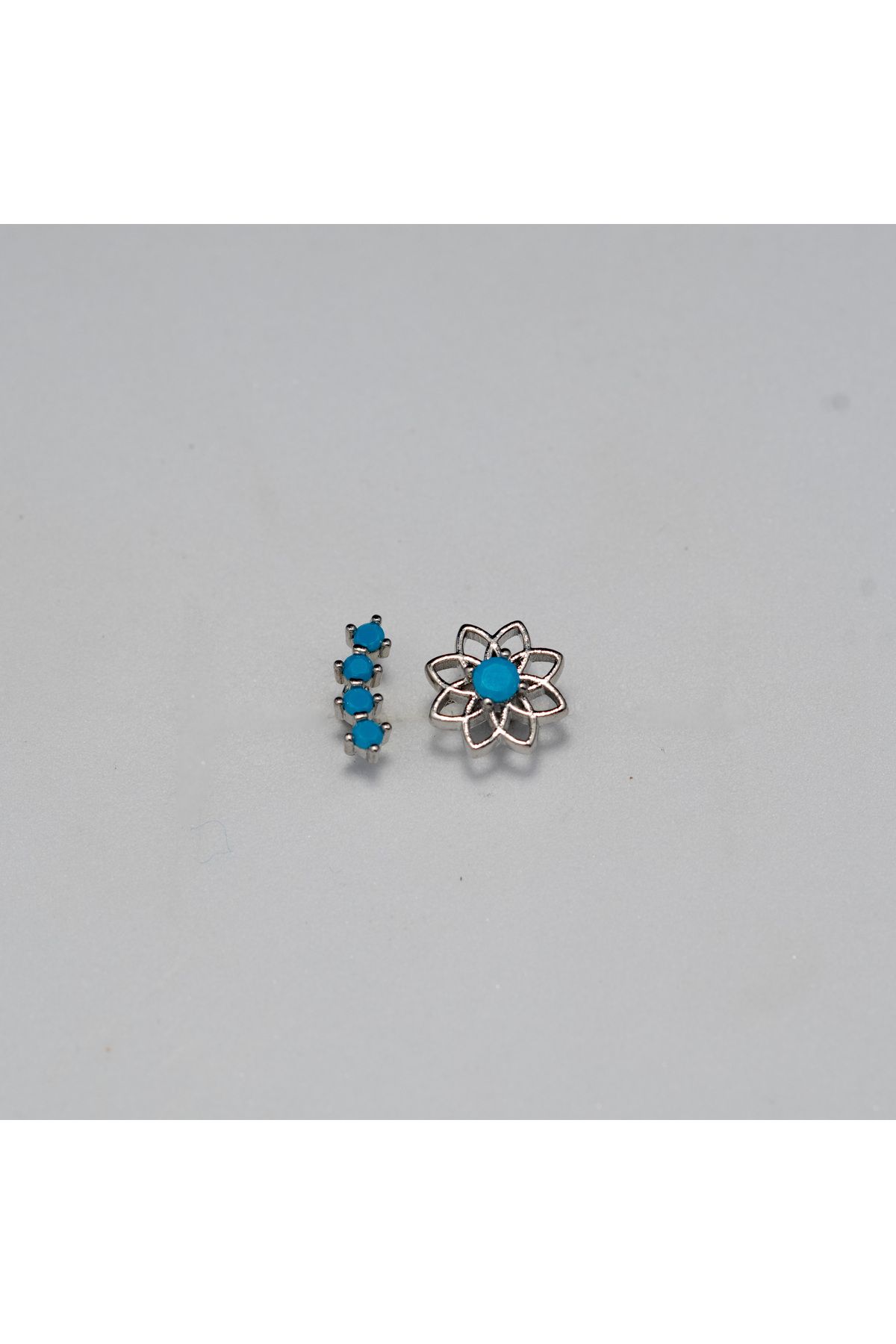 Piercing by Sever KOMBİN TURKUAZ MODEL VE LOTUS ÇELİK PIERCING… GÜMÜŞ RENKLİ, MAVİ TAŞLI (TARGUS HELIX CONCH FLAT)