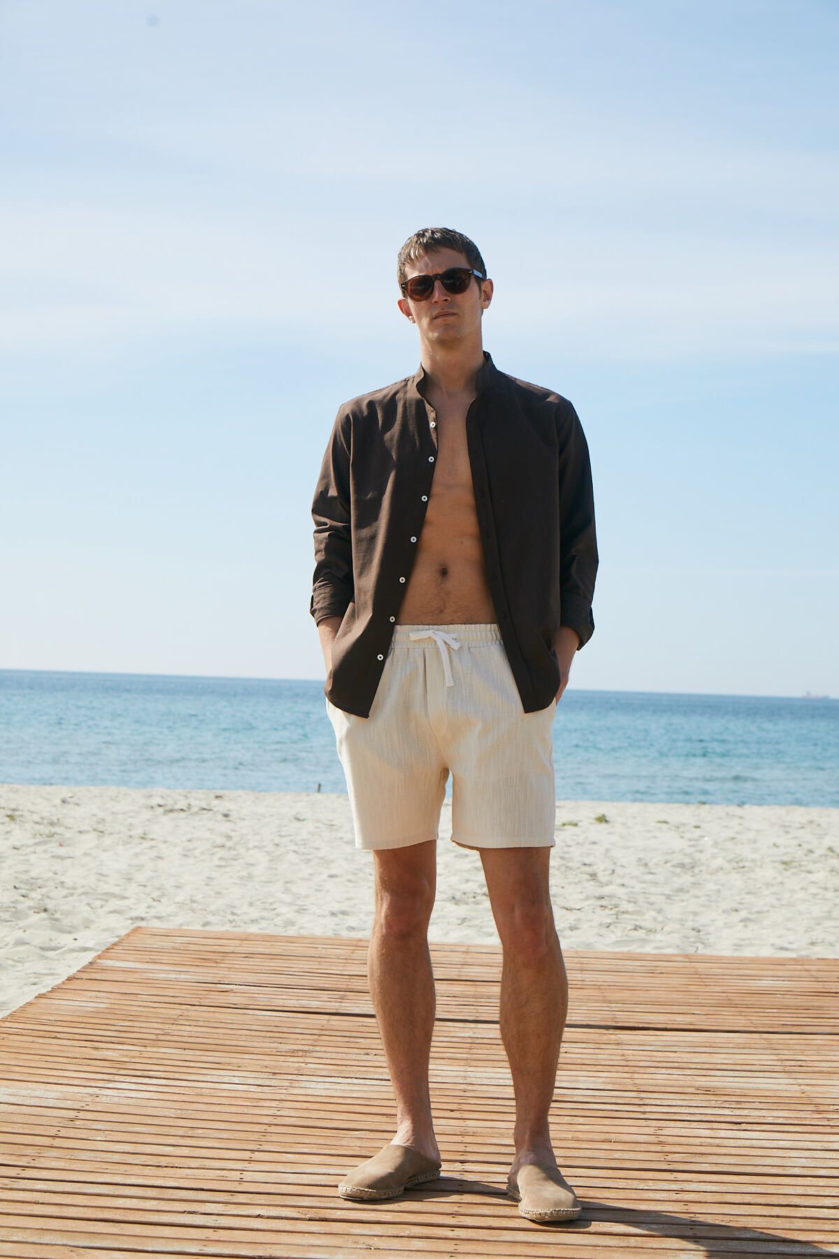 GRIMELANGE LEYTON Erkek Relaxed Fit Çift Cepli Beli Lastikli Keten Karışımlı Dokuma Ekru Şort & Bermuda
