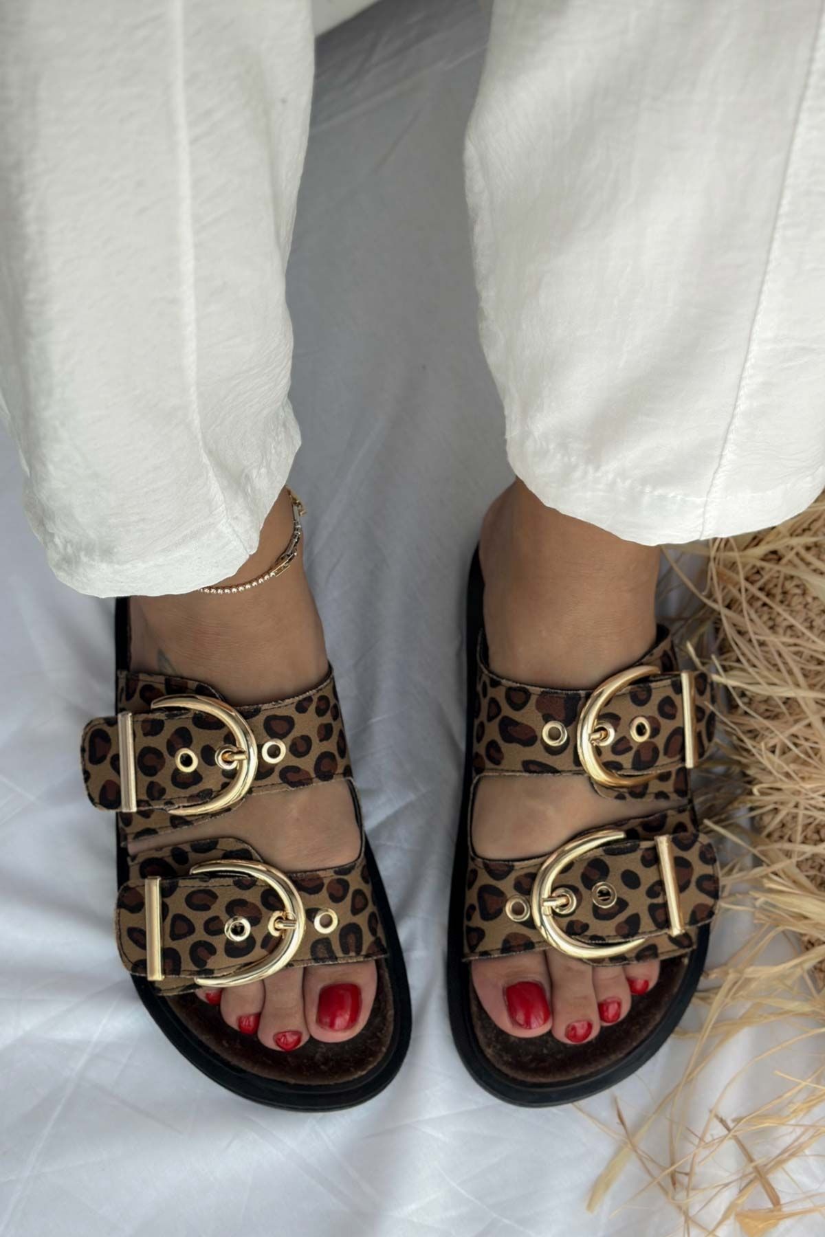 Shoebutik-شبشب نسائي من كايل أصفر أسود بنمط حيوان بإبزيم مفصل 2