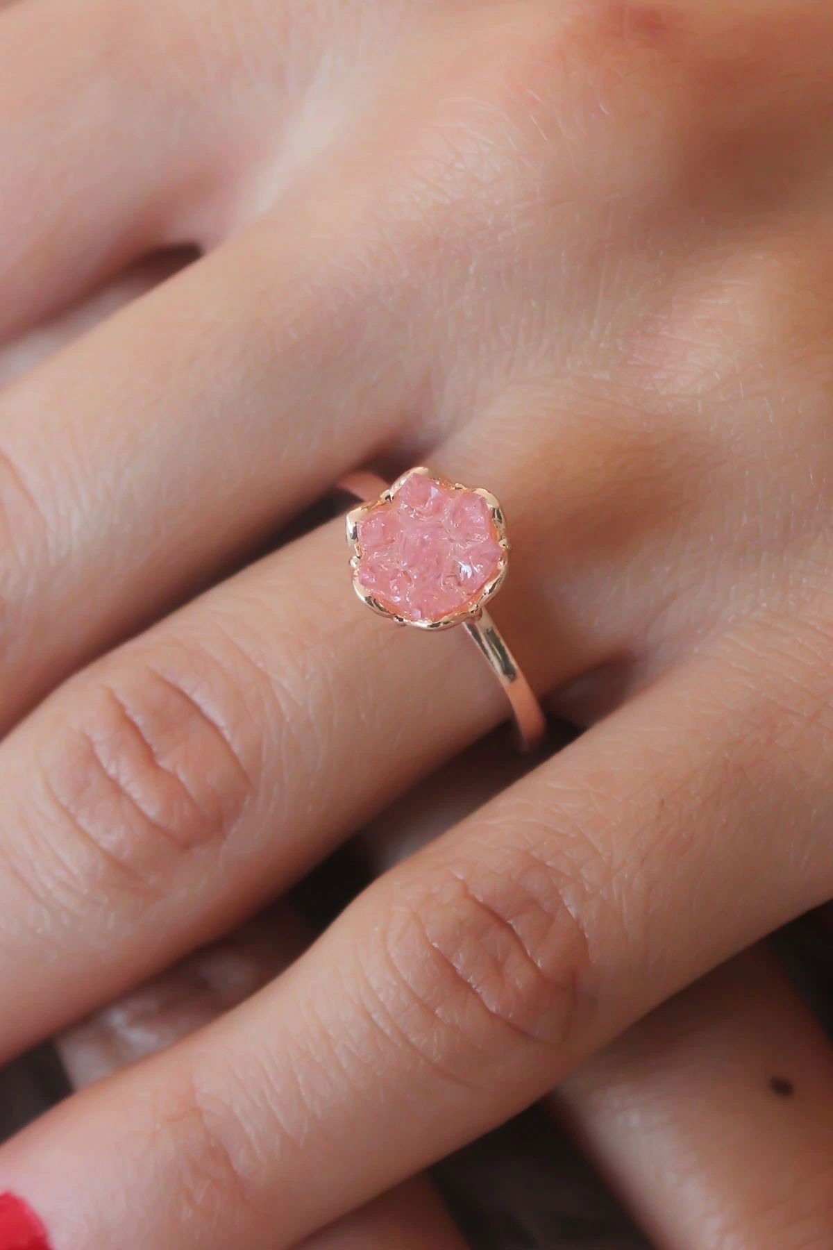 Clariss Pembe Lotus Çiçek Figür Gold Renk Kadın Yüzük