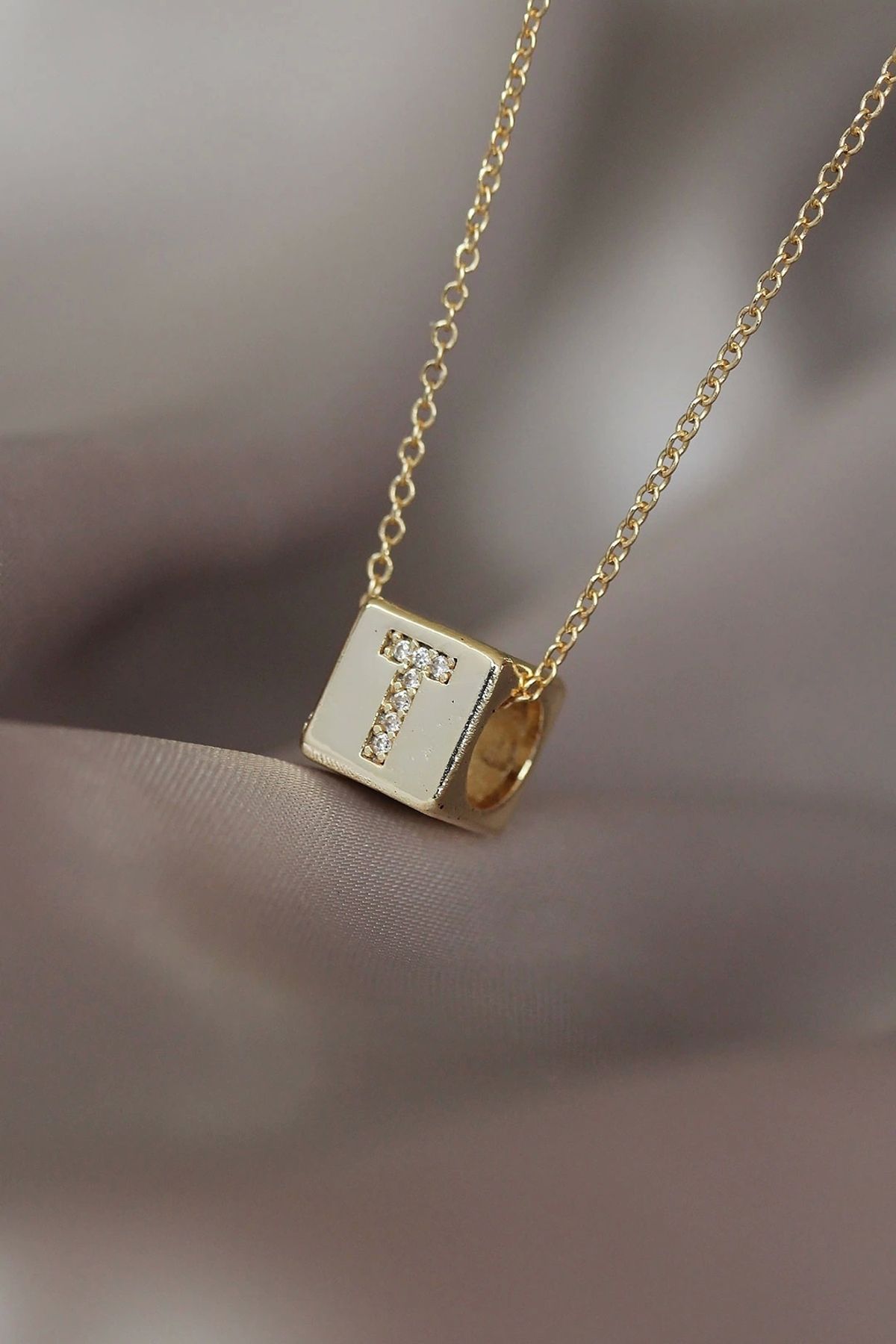 Moco Gold Renkli Küp Model Zirkon Taşlı T Harfli Kolye