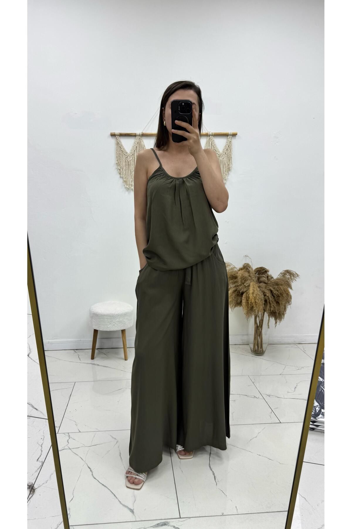 VOGUEMET ✅ Alt Üst Takım – Cepli Bol Paça Pantolon, İp Askılı Büzgülü Bluz, Konforlu Tasarım