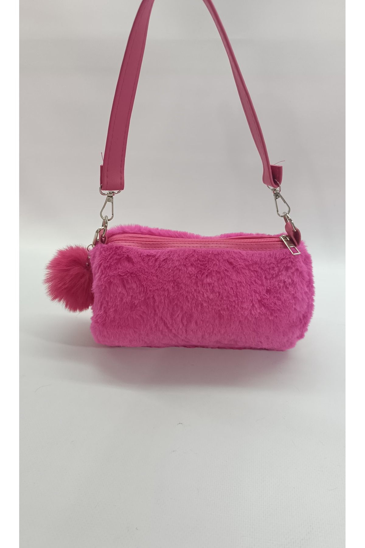 Butik Peluş Tüylü Ponponlu Gümüş Zicirli Fermuarlı El ve Omuz Çantası