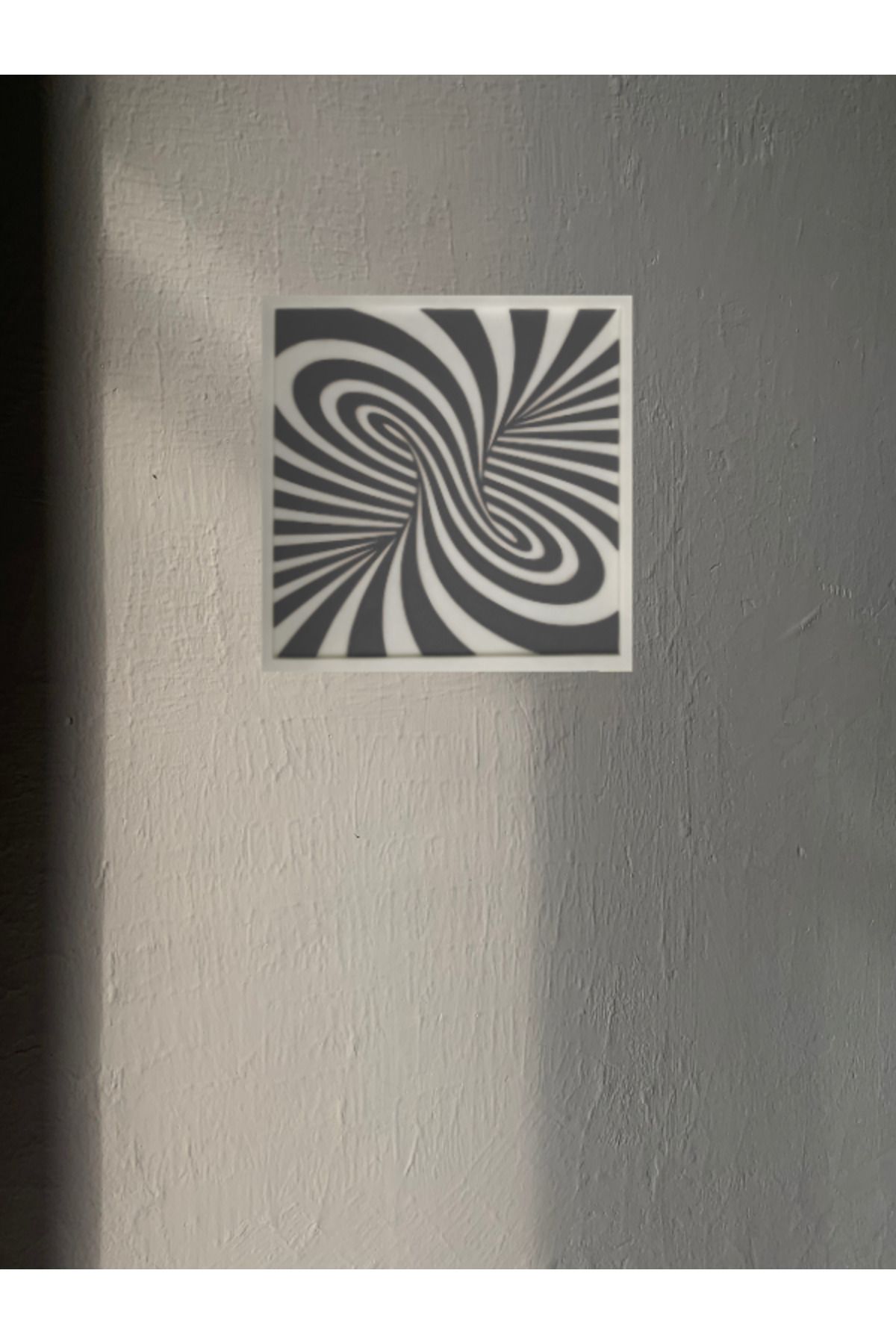 Madeora3D Modern Geometrik Kırmızı Beyaz Spiral Desenli Duvar Süsü - Dekoratif Tablo 19cm x 19cm