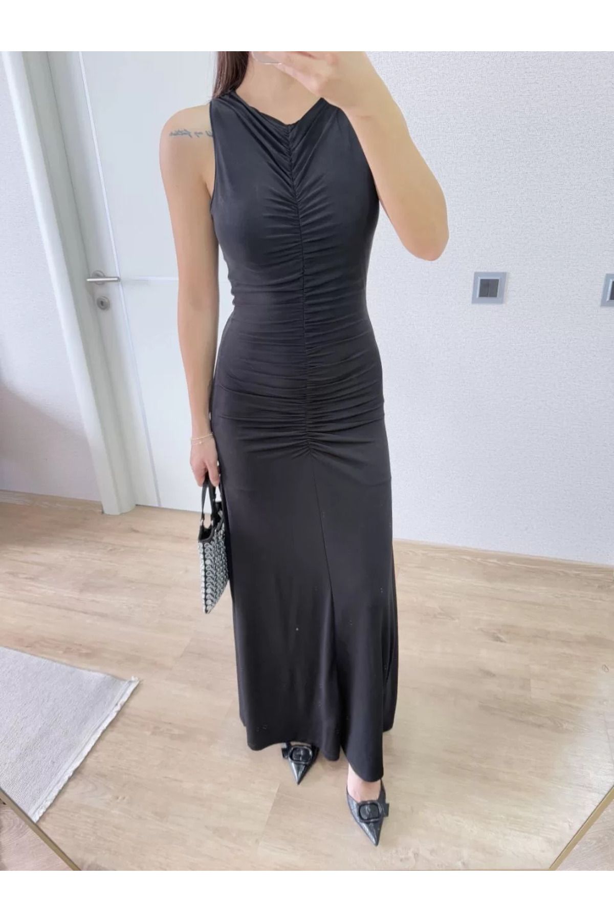 REKA MODA Kolsuz Büzgülü Uzun Elbise - Siyah