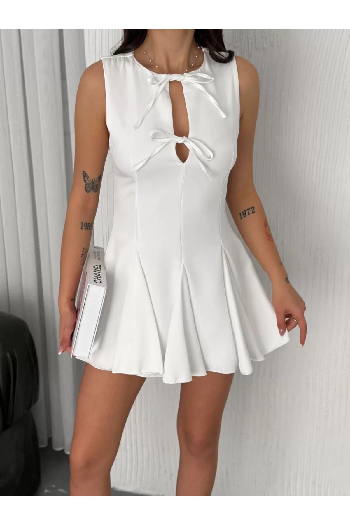 REKA MODA Göğüs Bağlamalı Kolsuz Mini Boy Elbise - Beyaz