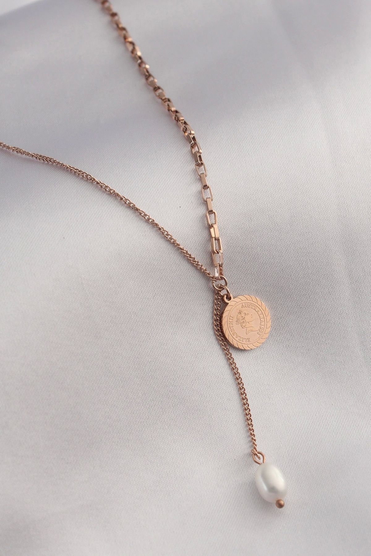Clariss 316L Çelik Rose Renk İşlemeli Sallantılı Kadın Kolye