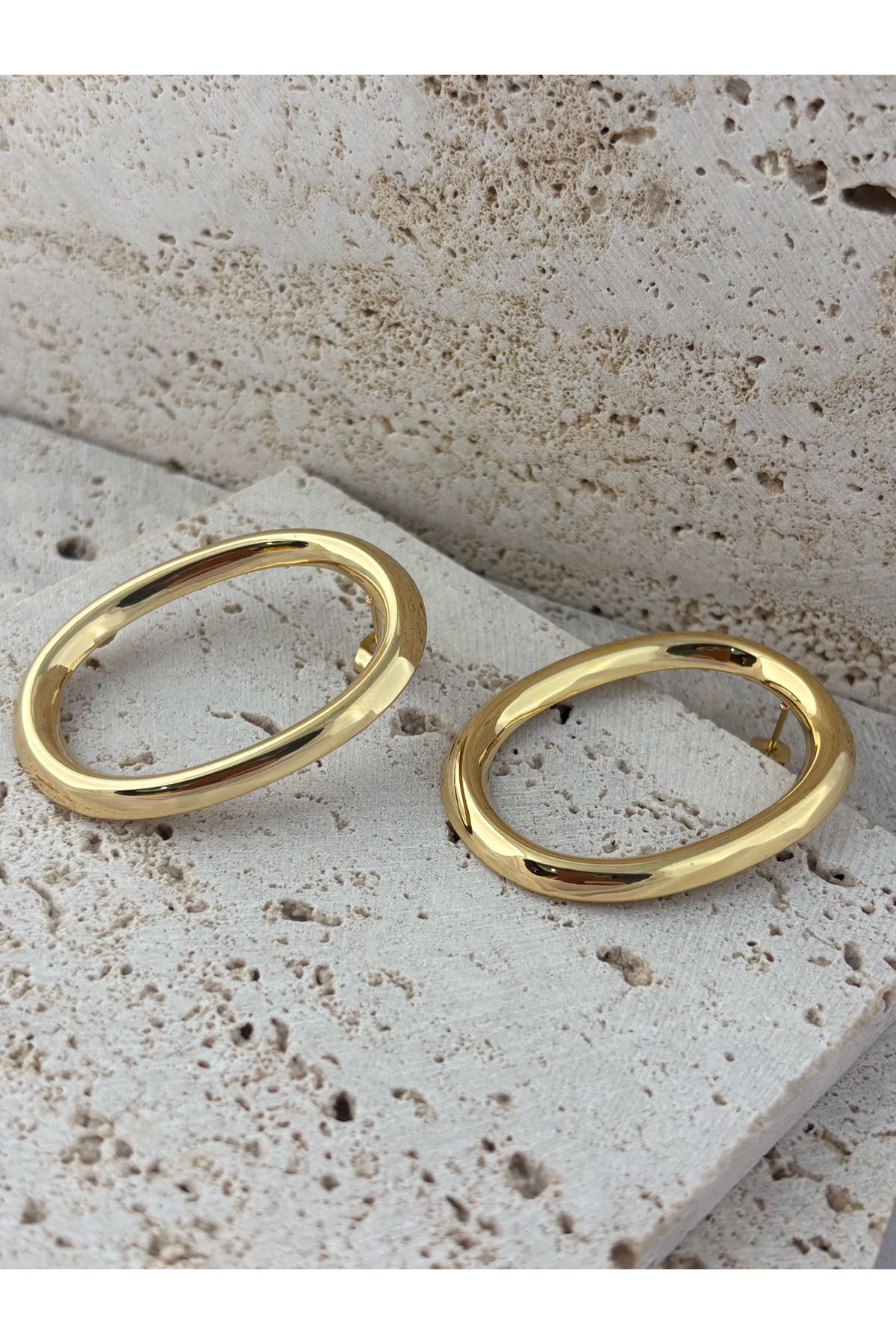 EleganceEssence Oval Sinerji Çivi Küpe