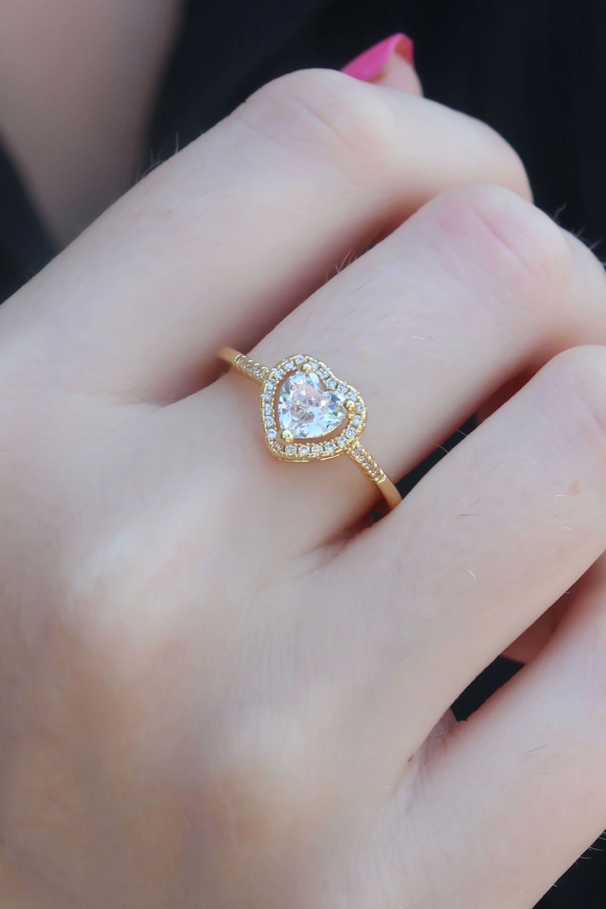 Clariss Gold Renk Zirkon Taşlı Kalp Model Charm Pirinç Kadın Yüzük