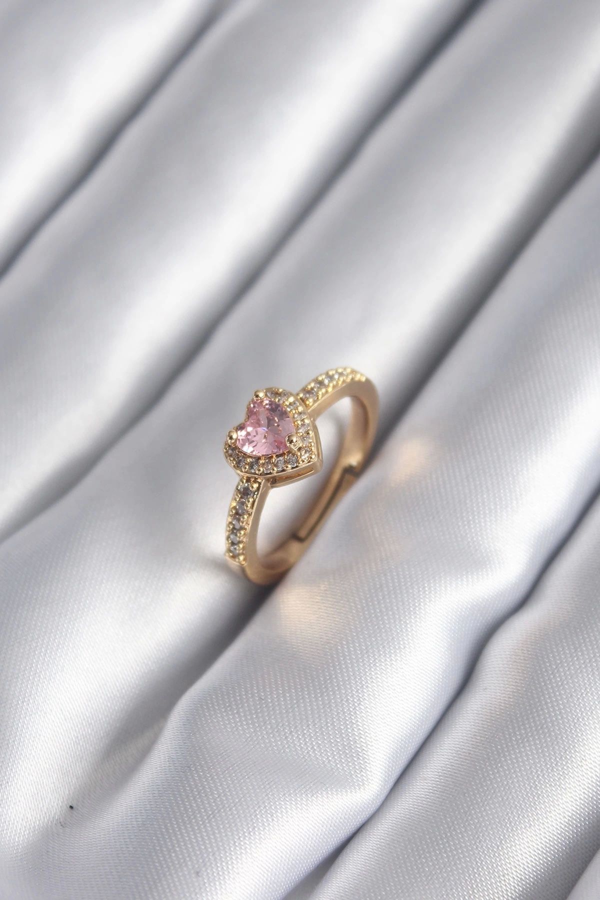 Clariss Pirinç Gold Renk Pembe Zirkon Taş Kalp Charm Model Kadın Yüzük