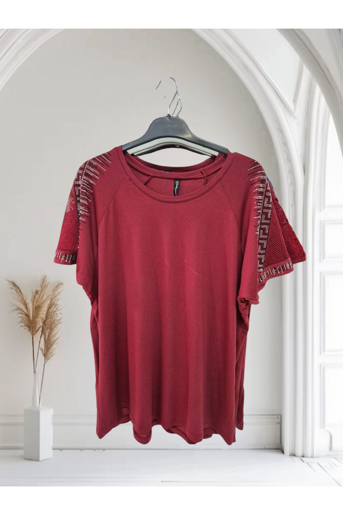 Yağmur Butik Omuzu dantelli tişört