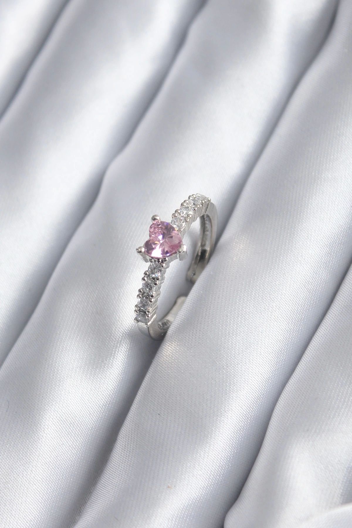 Clariss Gümüş Renk Zirkon Taşlı Pembe Kristal Kalp Model Kadın Yüzük
