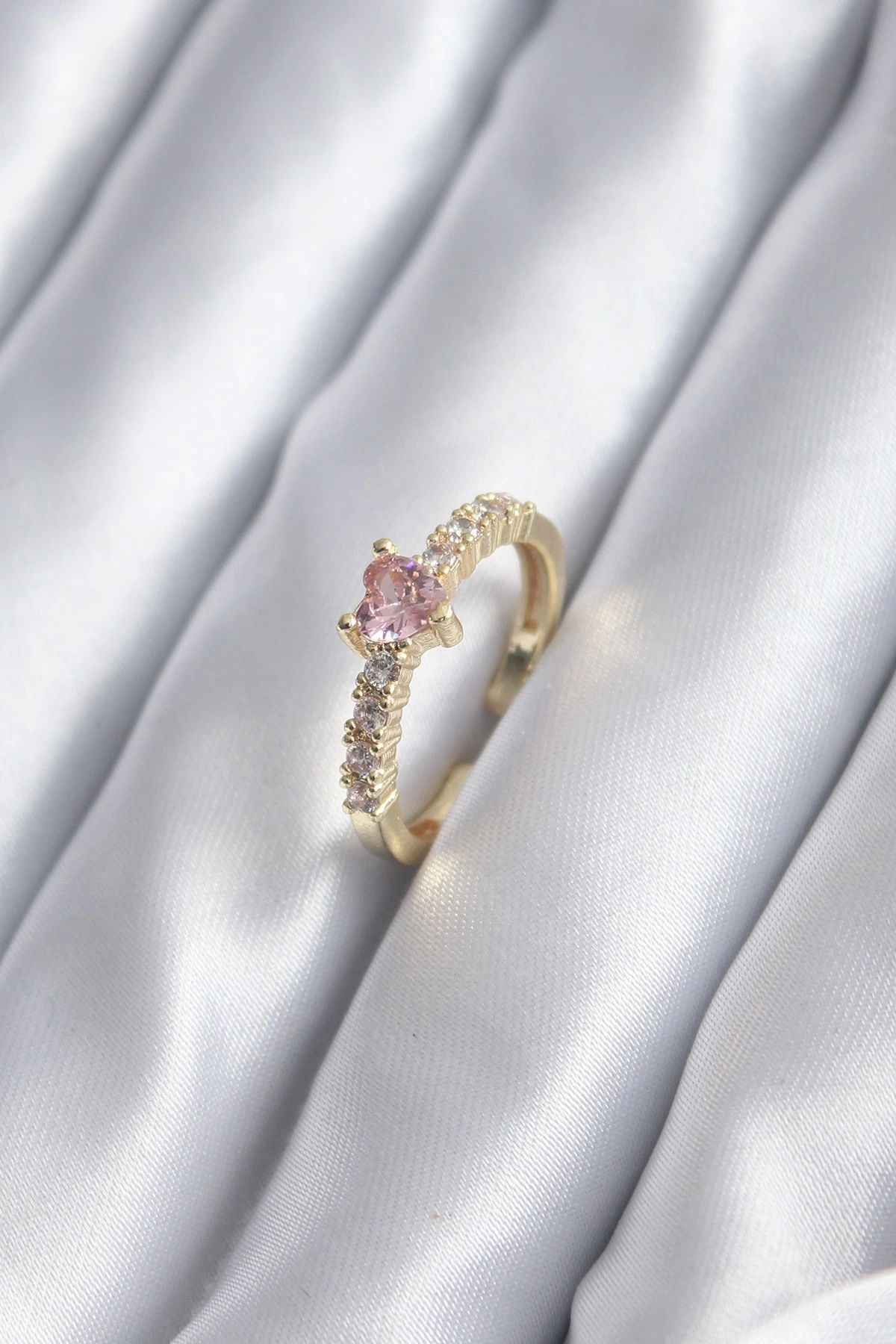 Clariss Gold Renk Zirkon Taşlı Pembe Kristal Kalp Model Kadın Yüzük