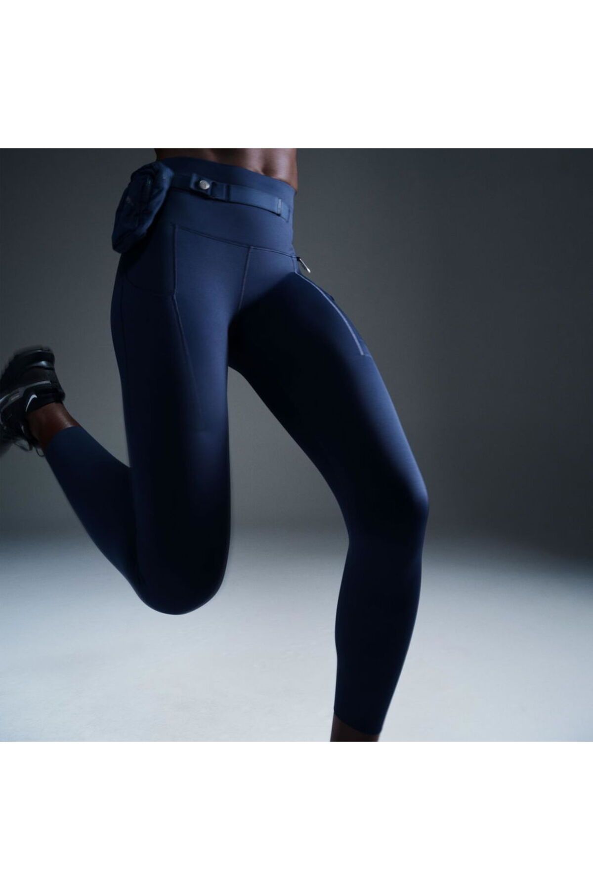 Nike Dri-Fit Go Firm-Support High-Waisted 7/8 ''Removable Pack & Carabiner'' Trail Kadın Tayt