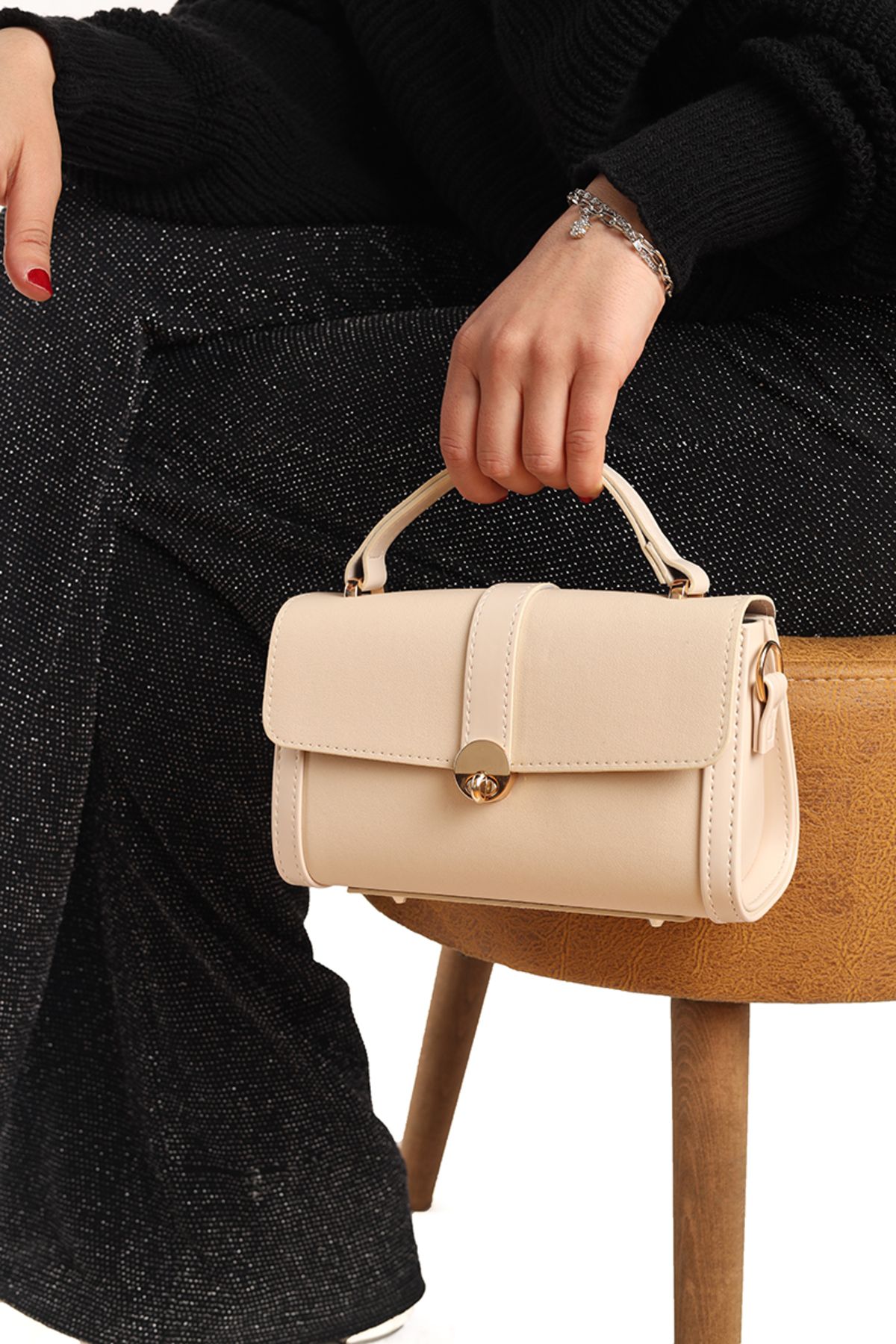 Moda Lime Kadın Bej Kilit Detaylı Ayarlanabilir Askılı Mini Kutu Çanta