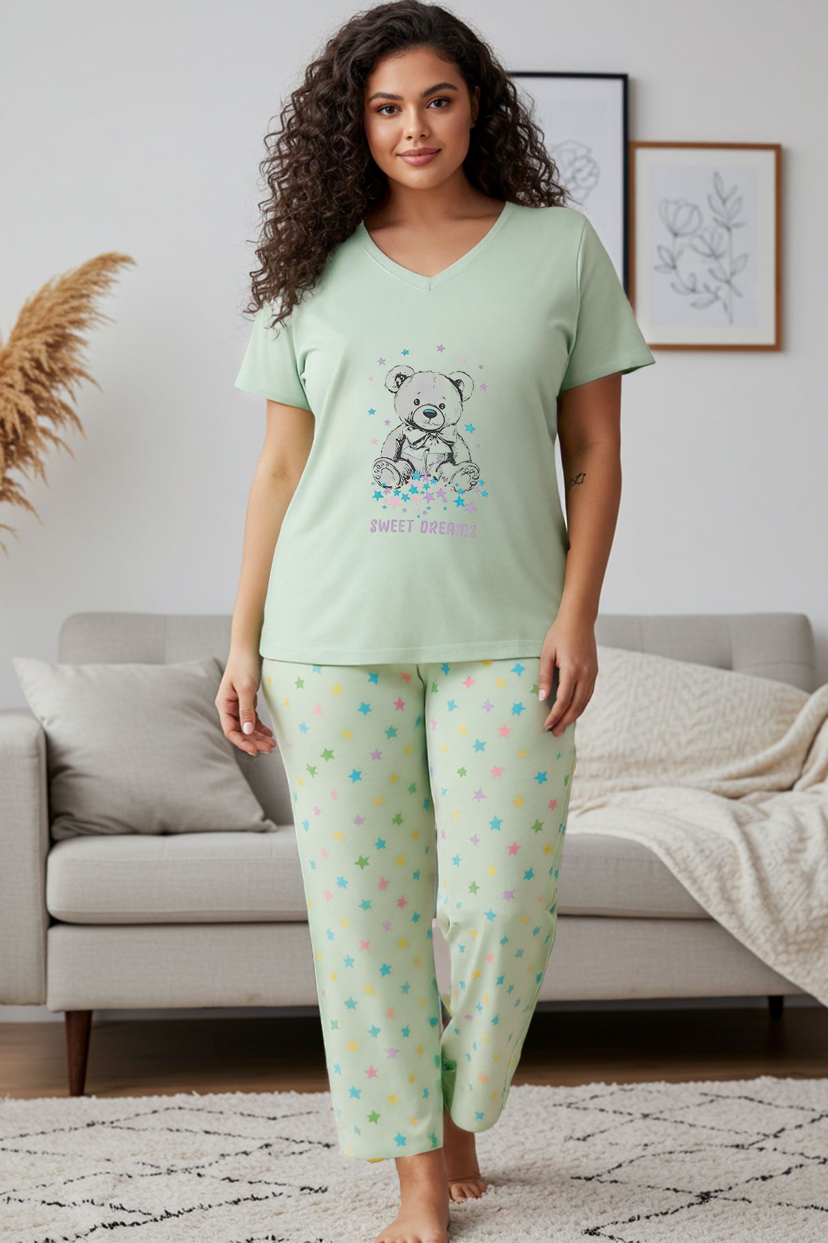 Trendyol Curve Komplet Piżamowy Z Dzianiny Wiskozowej Z Dekoltem W Serek I Wzorem W Gwiazdki Capri Kobieta - 5XL