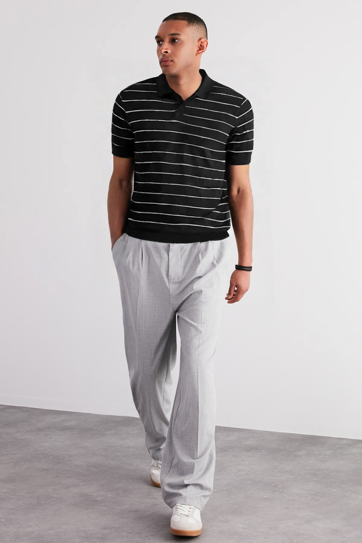 Trendyolmilla Man Siyah Regular/Normal Kesim Dokulu Çizgili Polo Yaka T-shirt TMNSS25PO00044