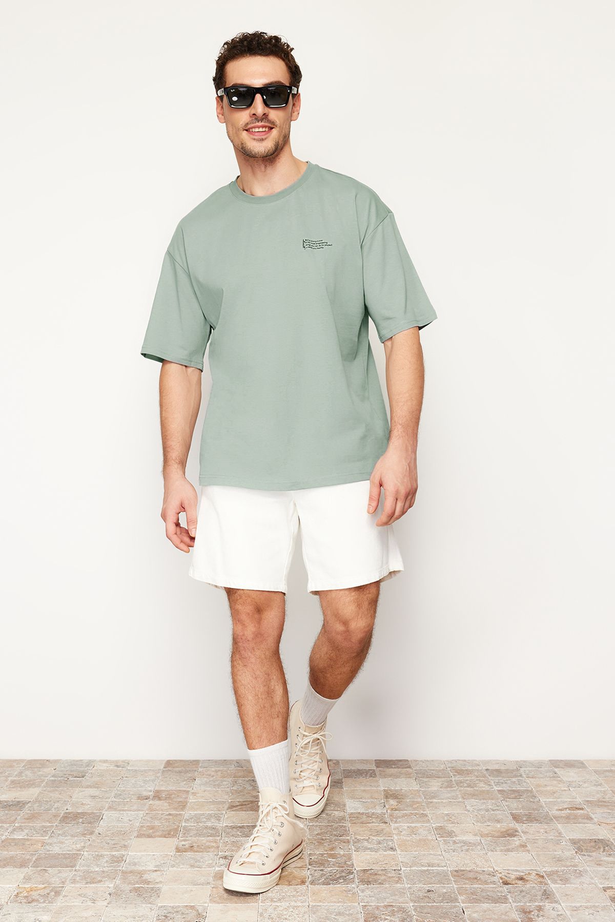 Trendyol Collection Sötét menta túlméretezett 100% pamut nyakú, minimális szöveggel nyomtatott Tok szövet póló TMNSS23TS00084