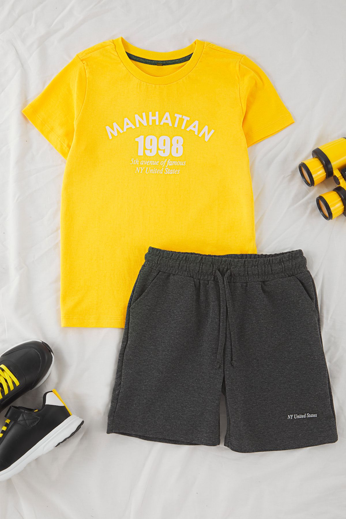 trendyolkids-boys-slogan-short-casual-regular