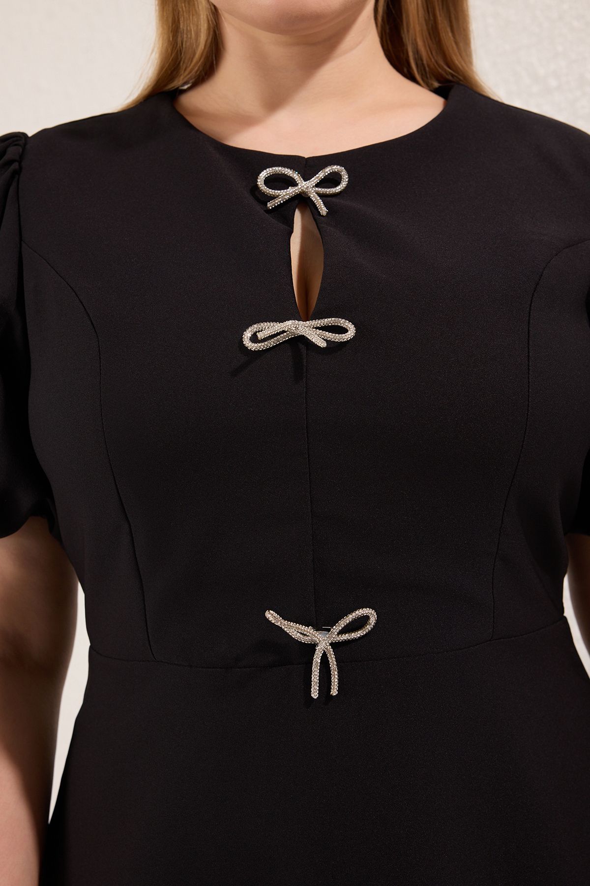Trendyol Curve-Rochie neagră cu țesut cu fundă în linie A TBBSS25AH00224 3