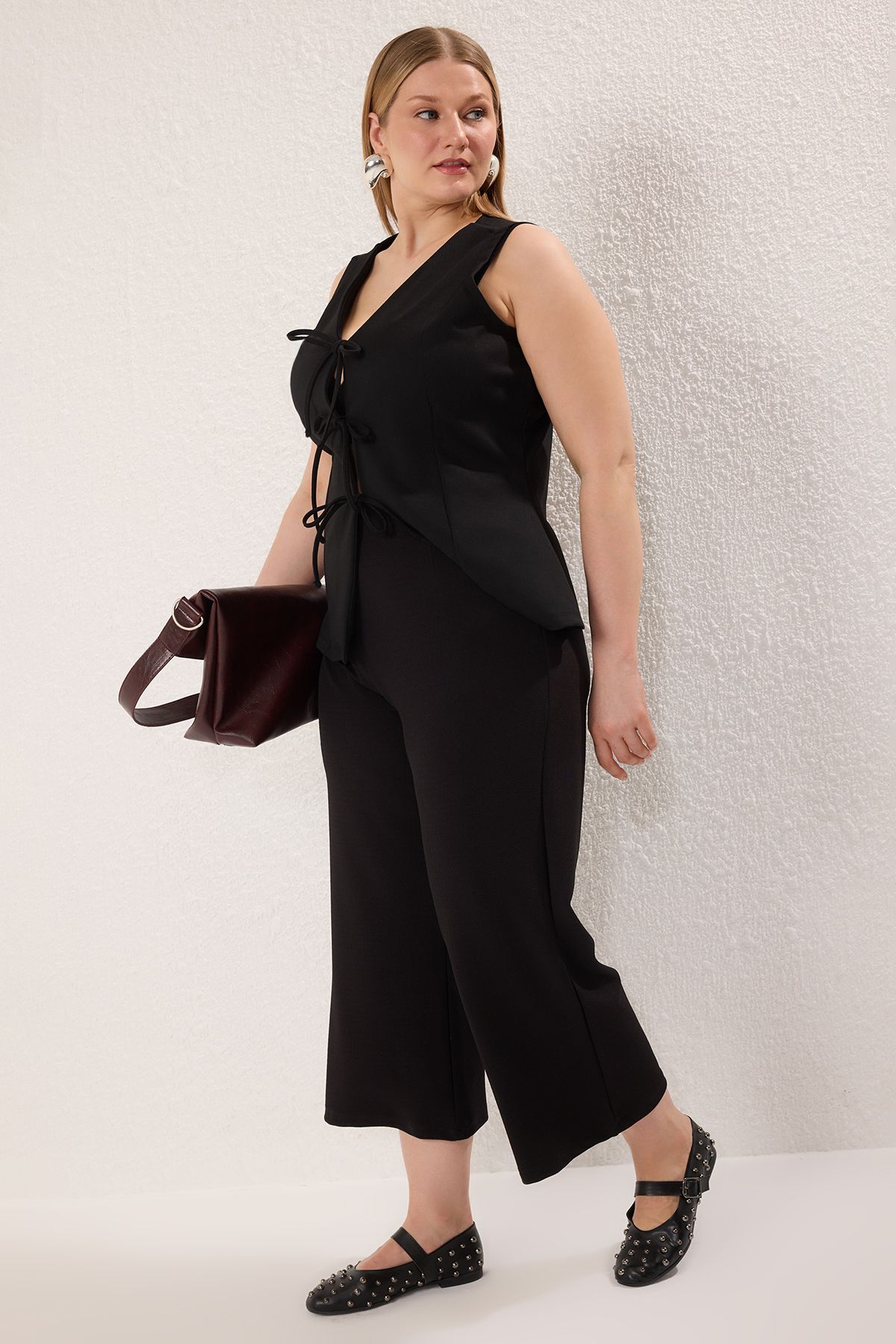 Trendyol Curve Spodnie Typu Culotte W Kolorze Czarnym Z Wysokim Stanem I Wycięciami W Dużych Rozmiarach - Kobieta - XL