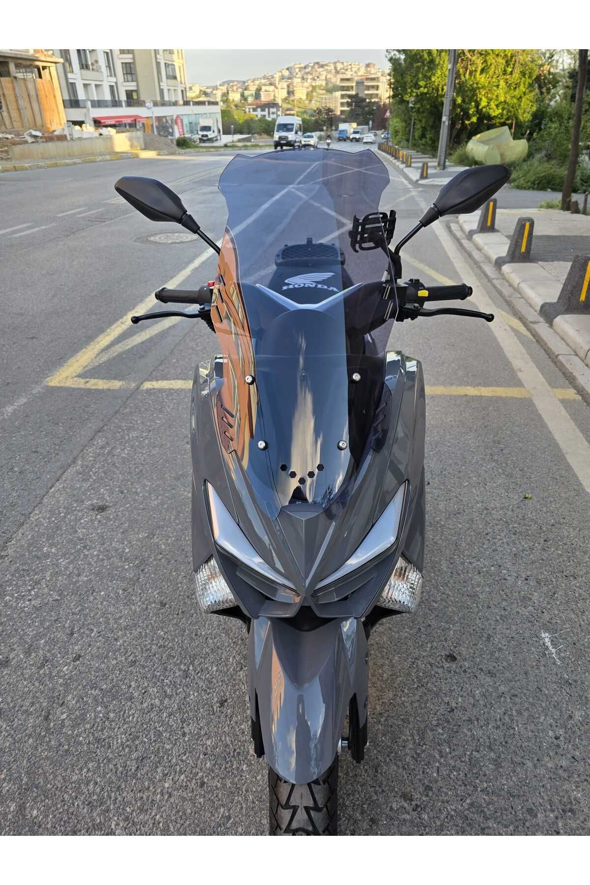Revolt RSX4 Siperlik Ön Cam 2022-2025 Model 65cm Füme Renkli 4mm ORTA BOYLU
