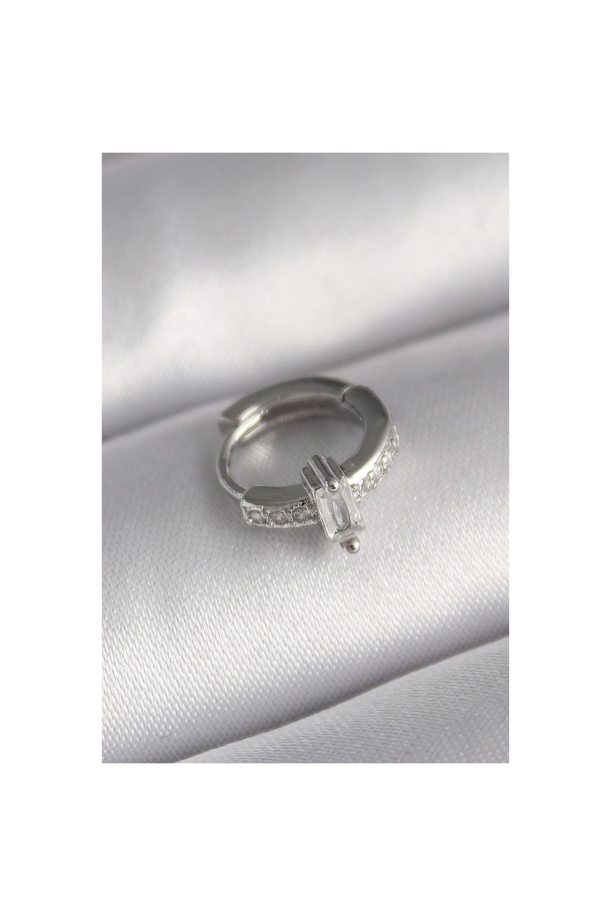 Marsilyan 316L Çelik Gümüş Renk Zirkon Taşlı Tragus Piercing - TJ-PR1307