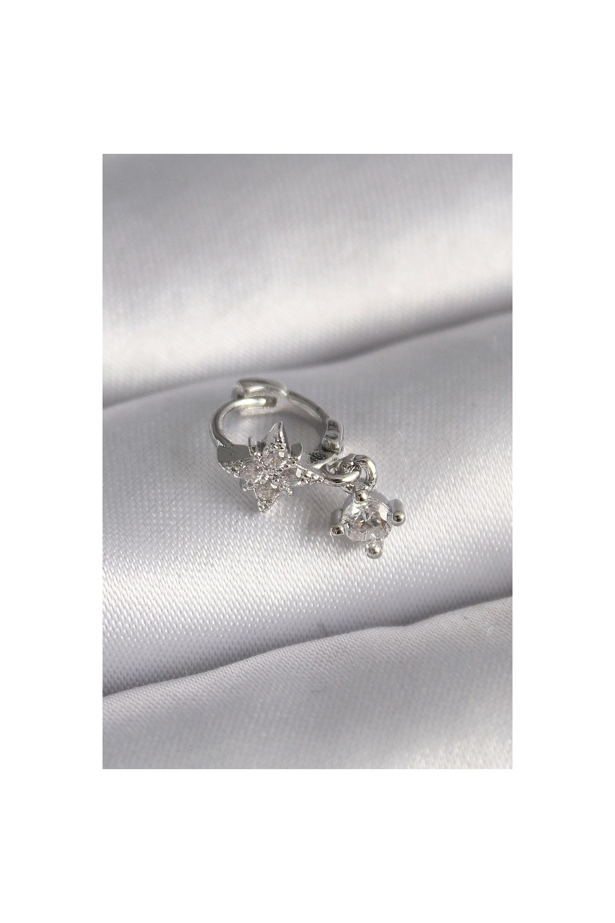 Marsilyan 316L Çelik Gümüş Renk Zirkon Taşlı Çiçek Model Sallantı Detay Tragus Piercing - TJ-PR1315