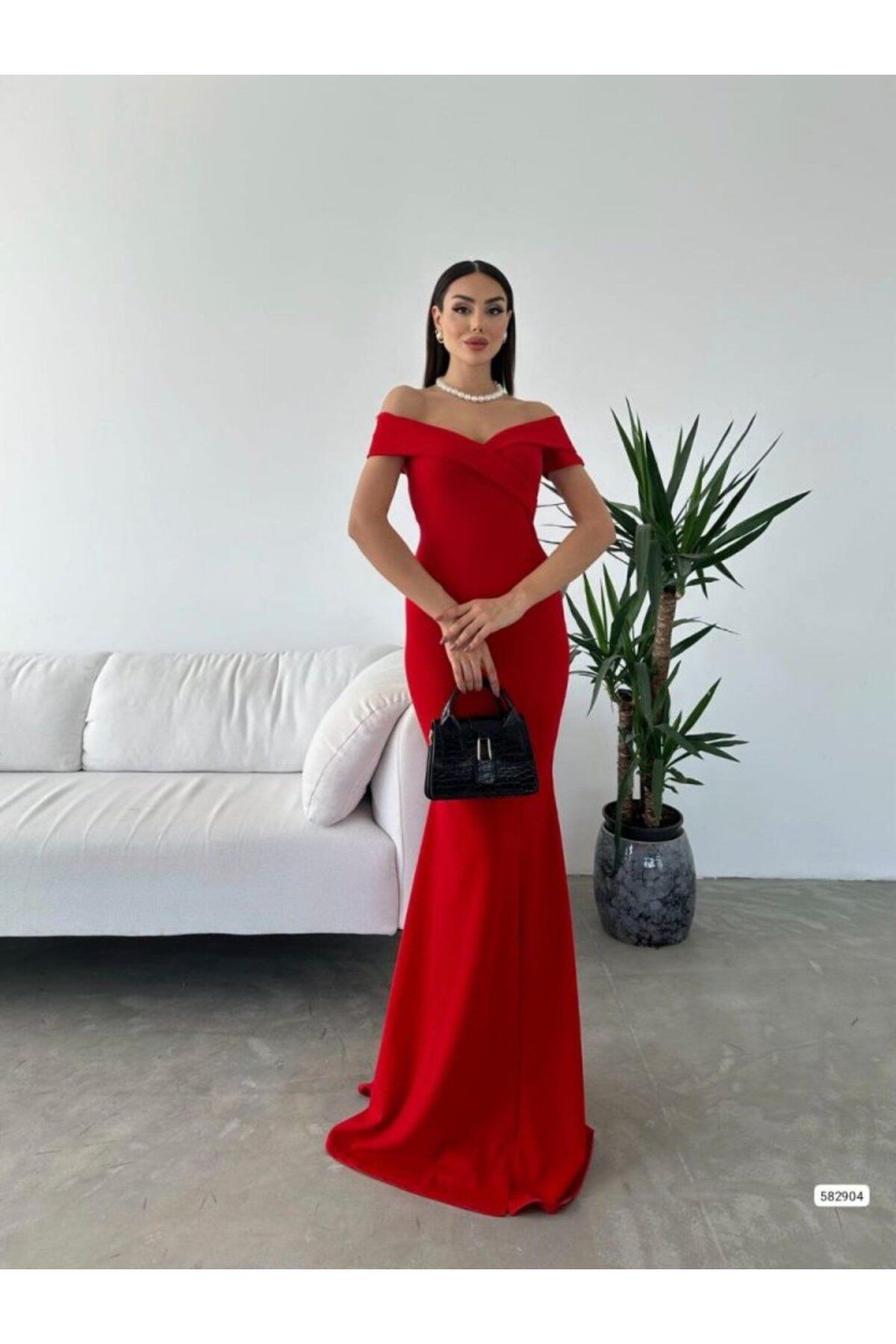 Kokosh moda Kadın Omuzları Açık Yırtmaç Detaylı Abiye Elbise