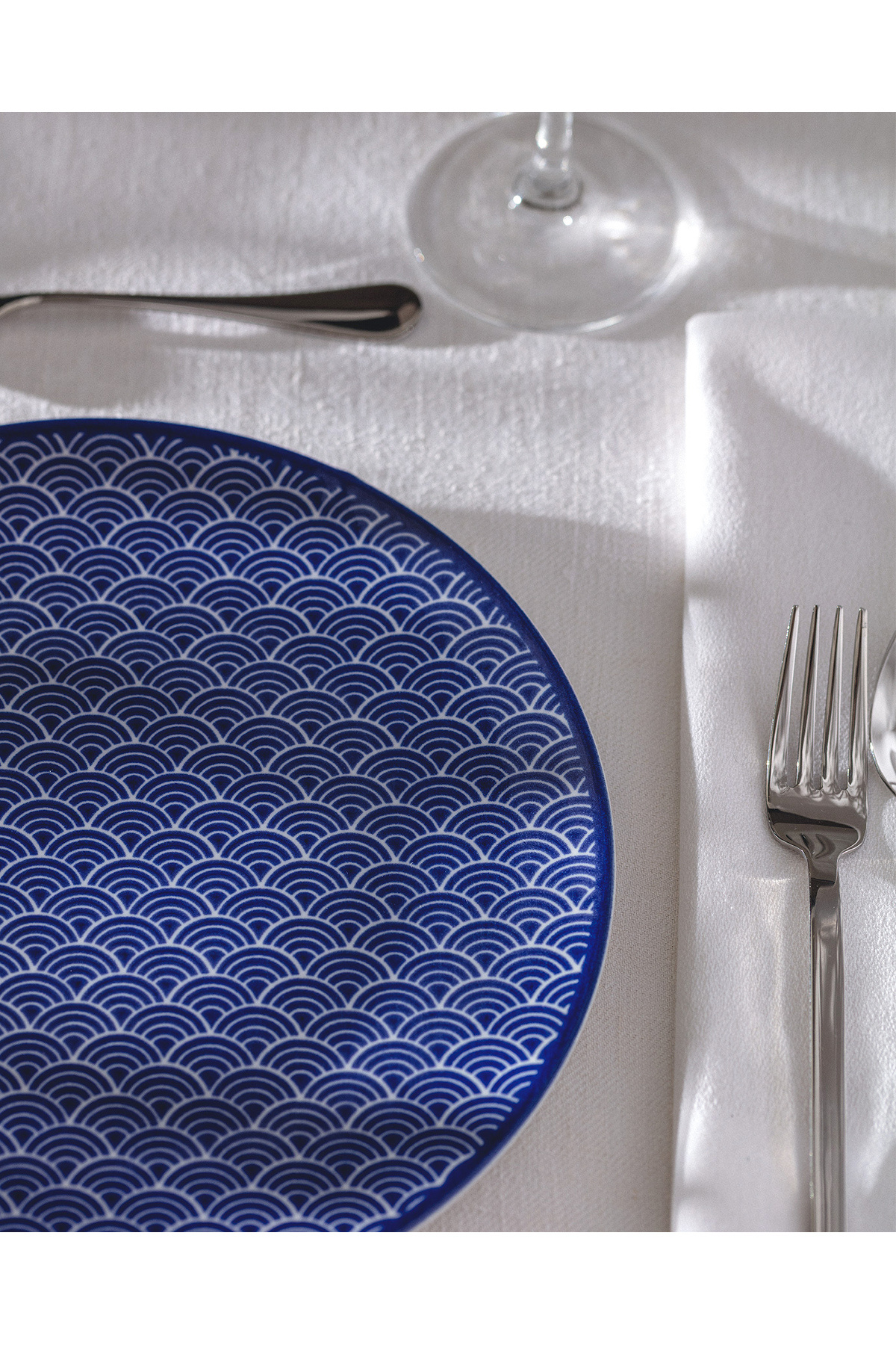 Madame Coco-Reve Bleu Saphir Serving Plate - 25 cm - Blue/White 3