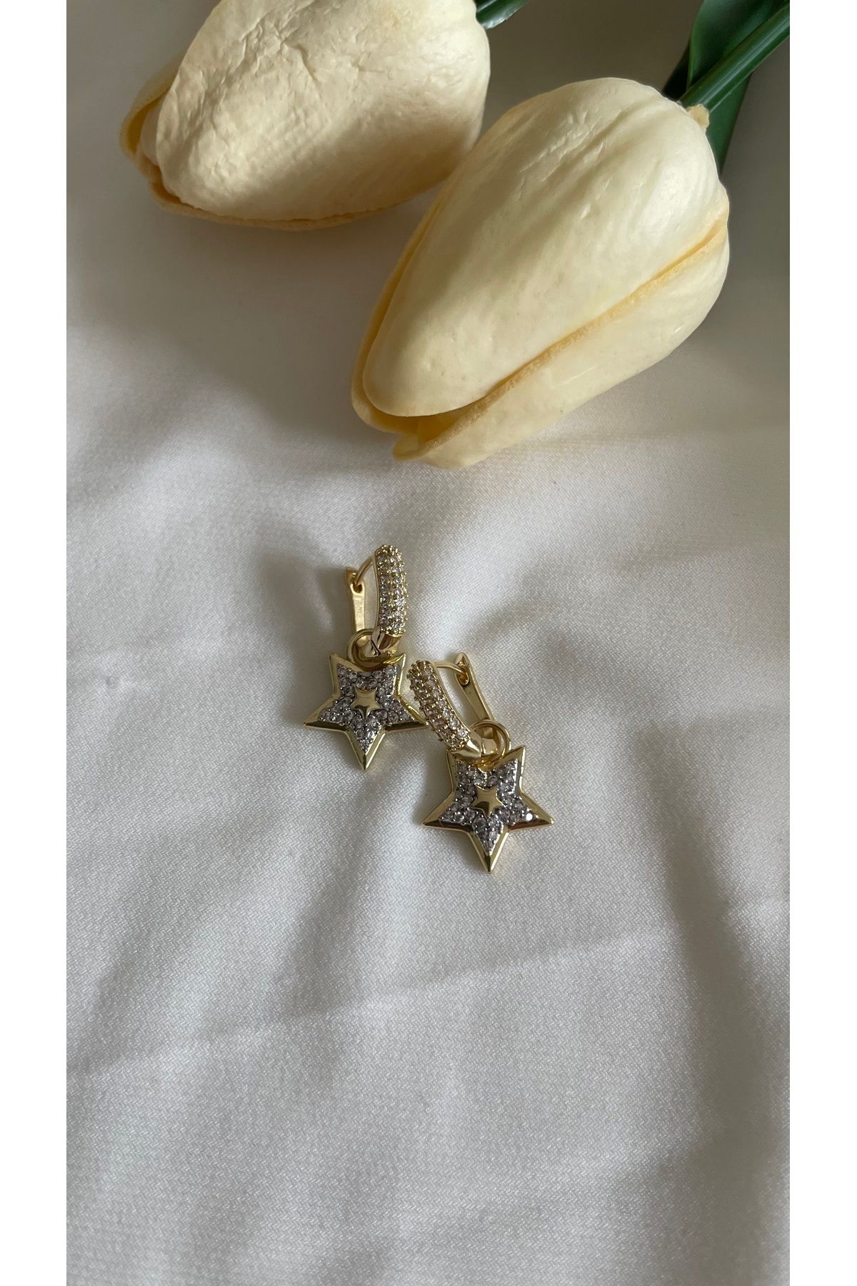 ZEYCE Gold Gümüş Karışık Yıldız Charmlı Kararmaz Küpe