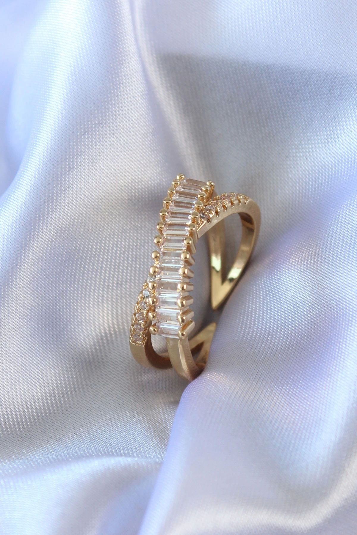 Clariss Gold Renk Zirkon Taşlı Pirinç Kadın Yüzük