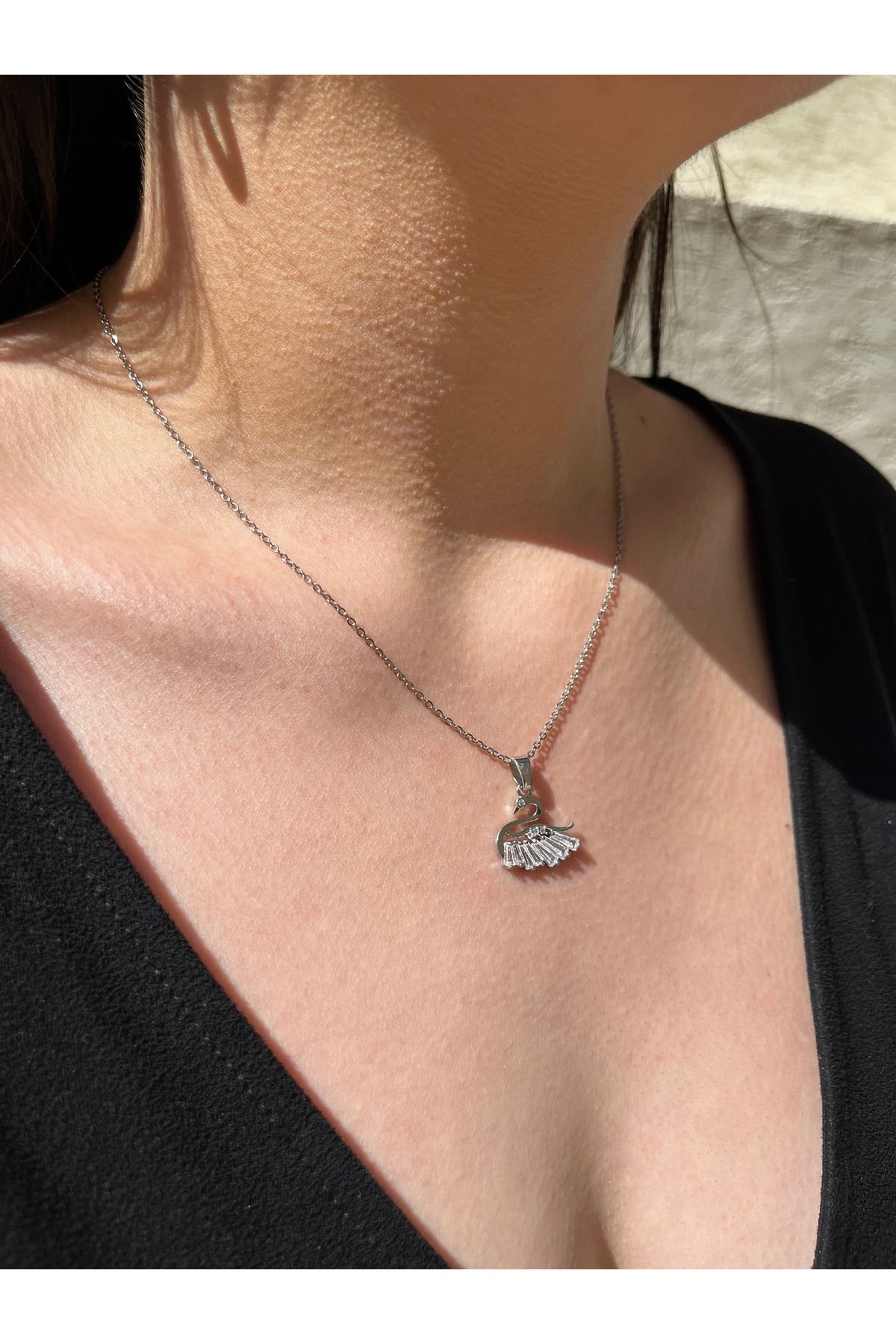 Lilac Jewelry 316L Çelik Zincir Gümüş Renk Zirkon Taşlı Kuğu Tasarımlı Kolye