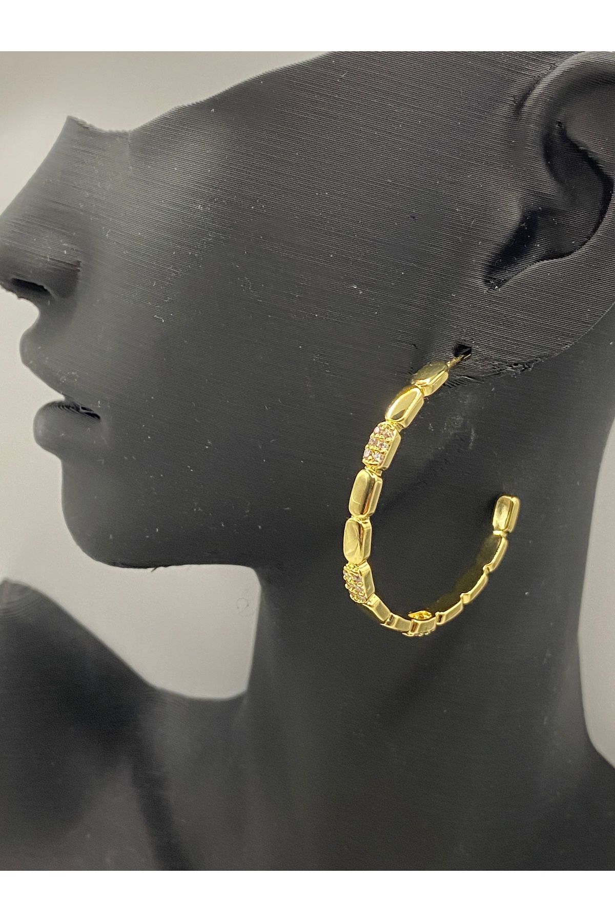B&G Desing GOLD Özel Tasarım Halka Taşlı Çelik Küpe - Hediyelik Özel