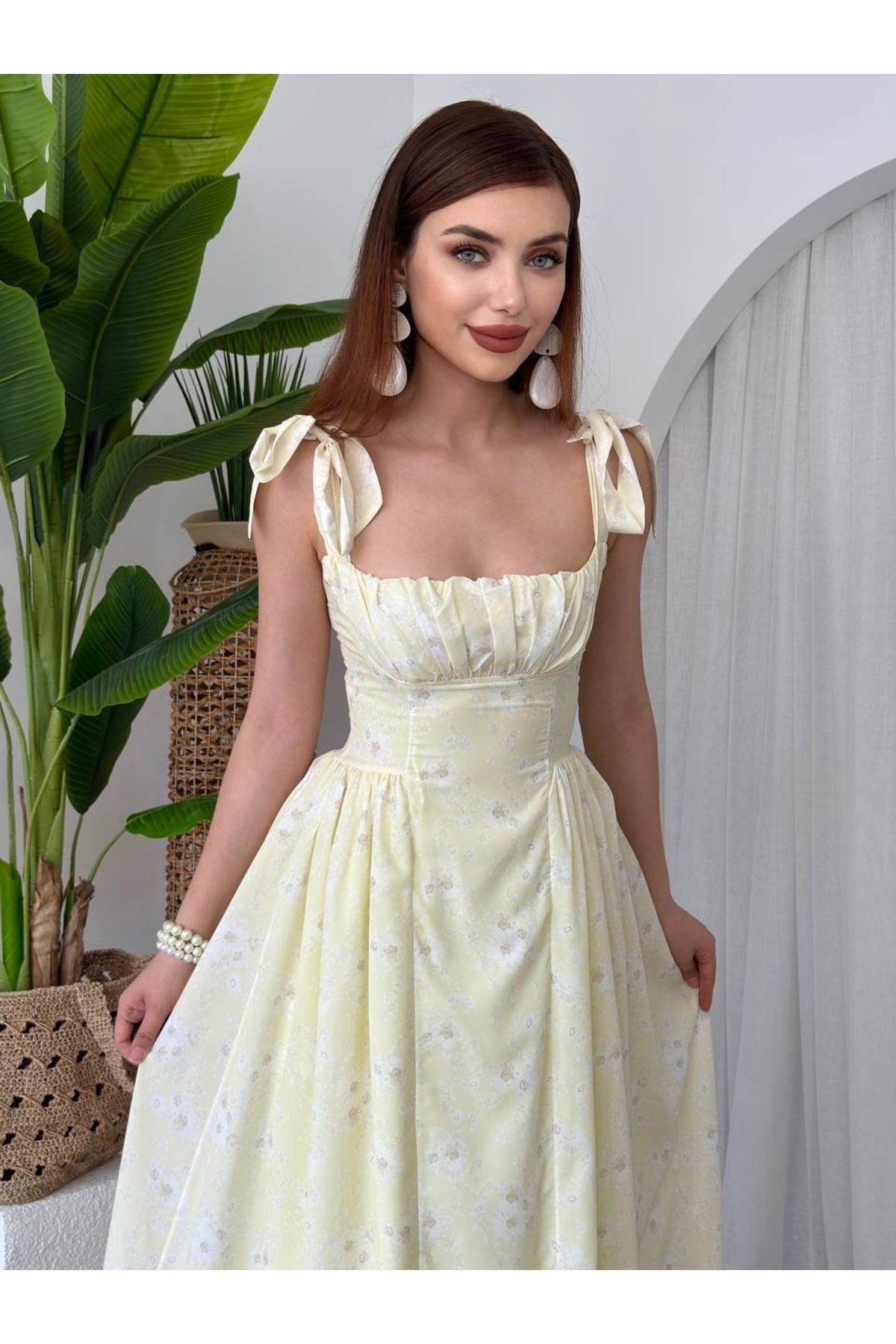 Afiş Butik Sarı Askılı Bağlama Detay Çiçek Desenli Midi Elbise