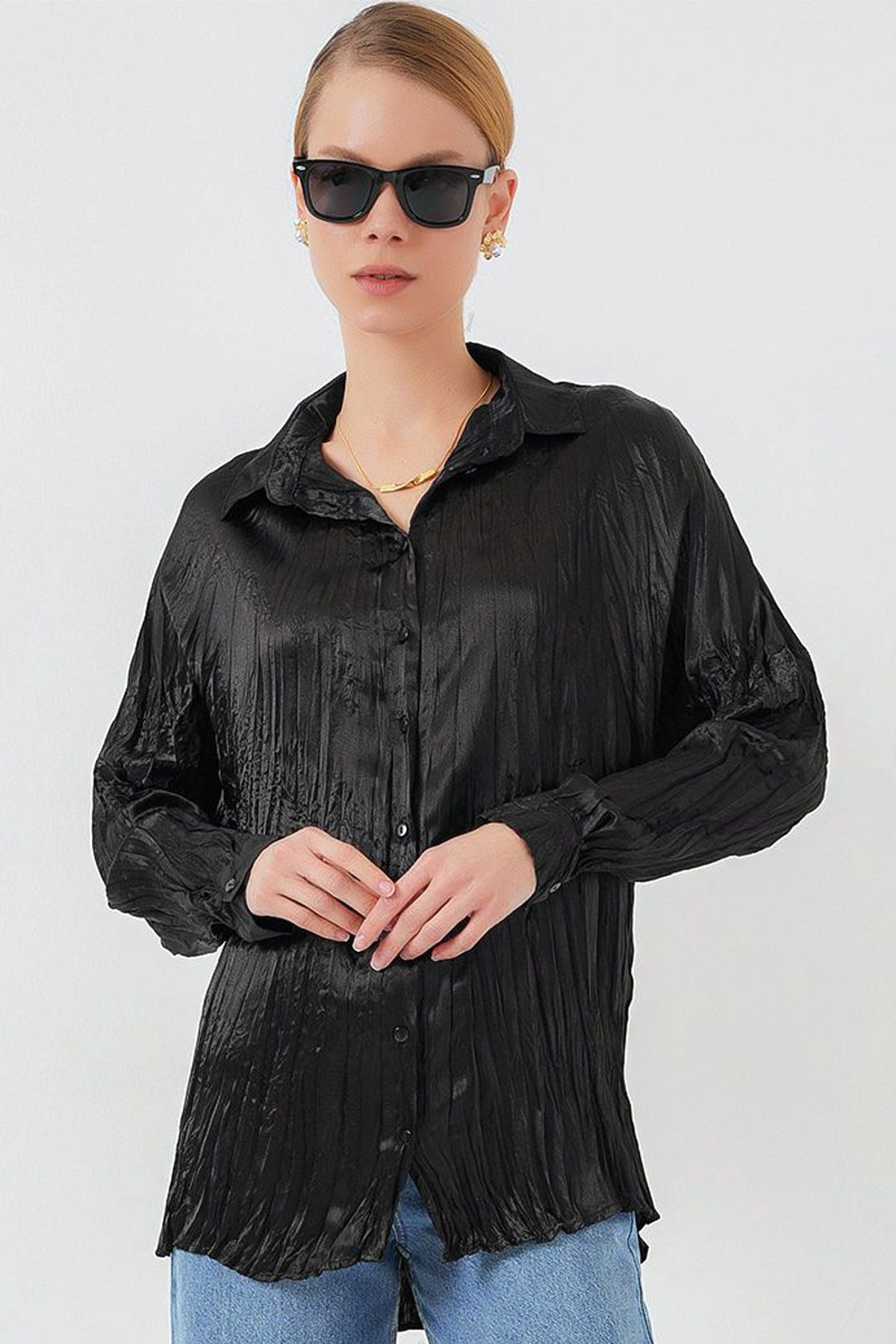 Ottawe Regular Fit Rahat Kesim Uzun Kollu Düğmeli Cepsiz Yakalı ve Manşetyi Casual Kırışık Saten Gömlek