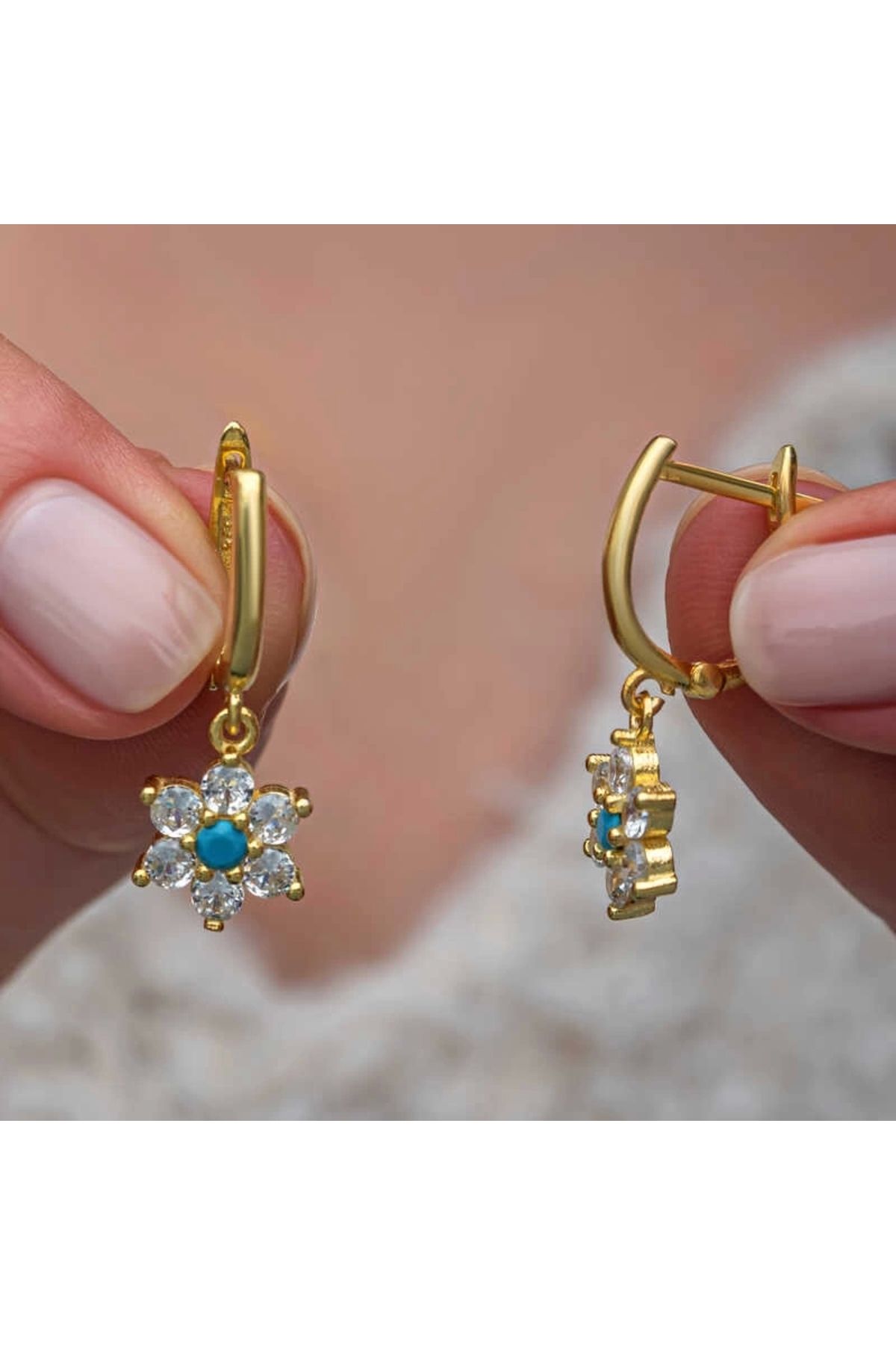 Gumush Gümüş Mavi Taşlı Gold Çiçek Kadın Küpe