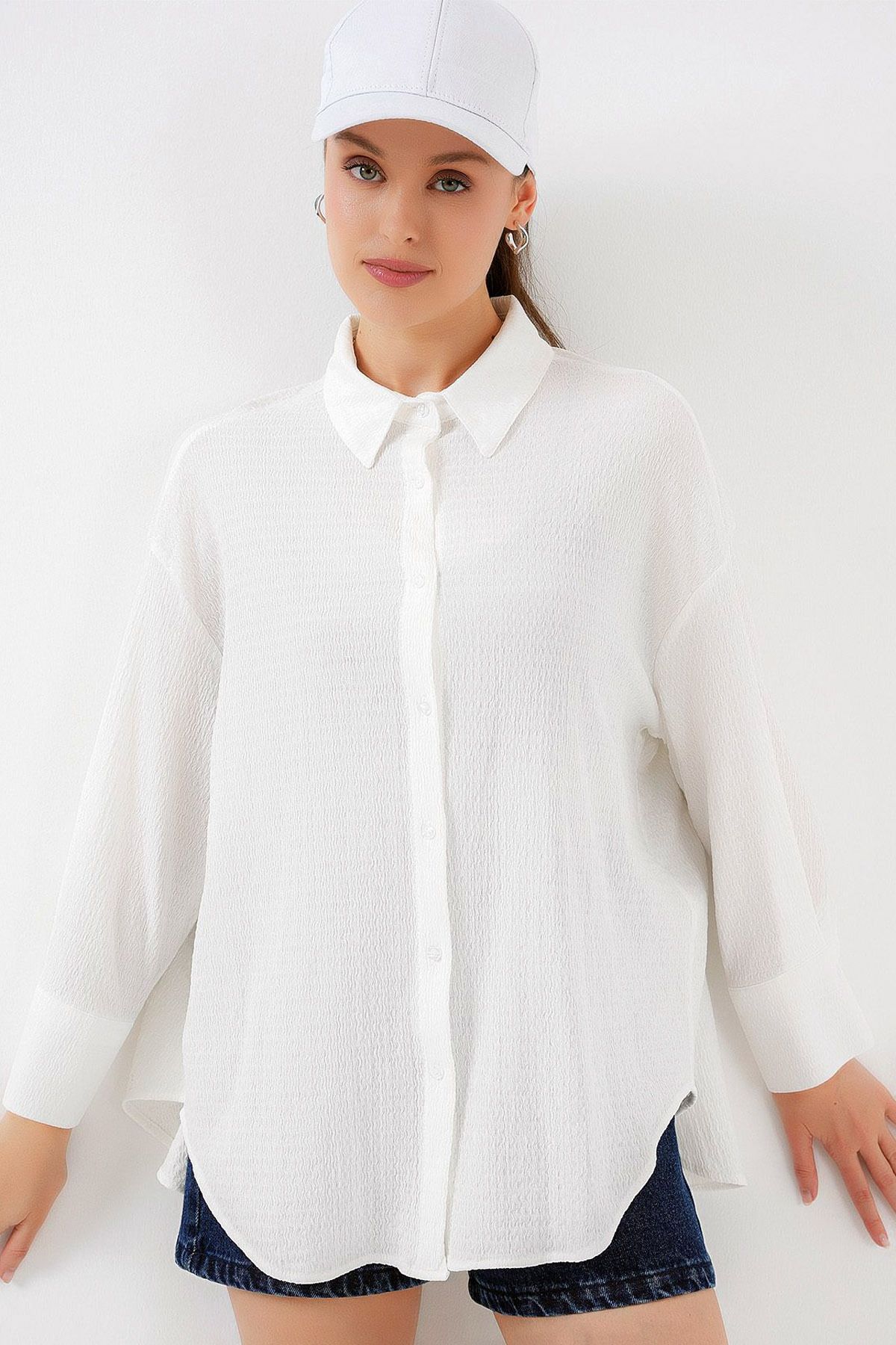 CoolLook Düğmeli Rahat Kesim Yakalı ve Manşetli Uzun Kollu Likralı Oversize Cepsiz Casual Gömlek