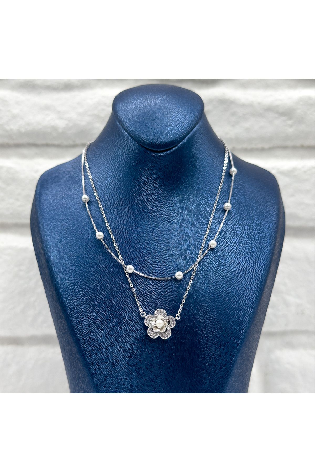 Livora Jewelry Sıralı İnci Detaylı Çiçek Gümüş Kolye